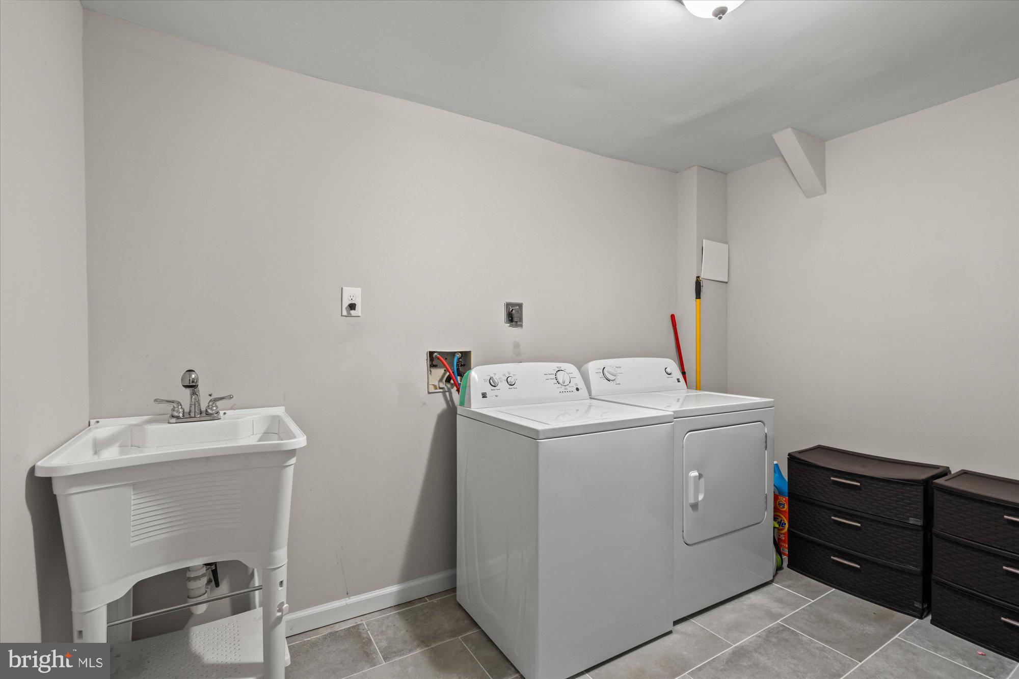 FAIR LAKES - Residential