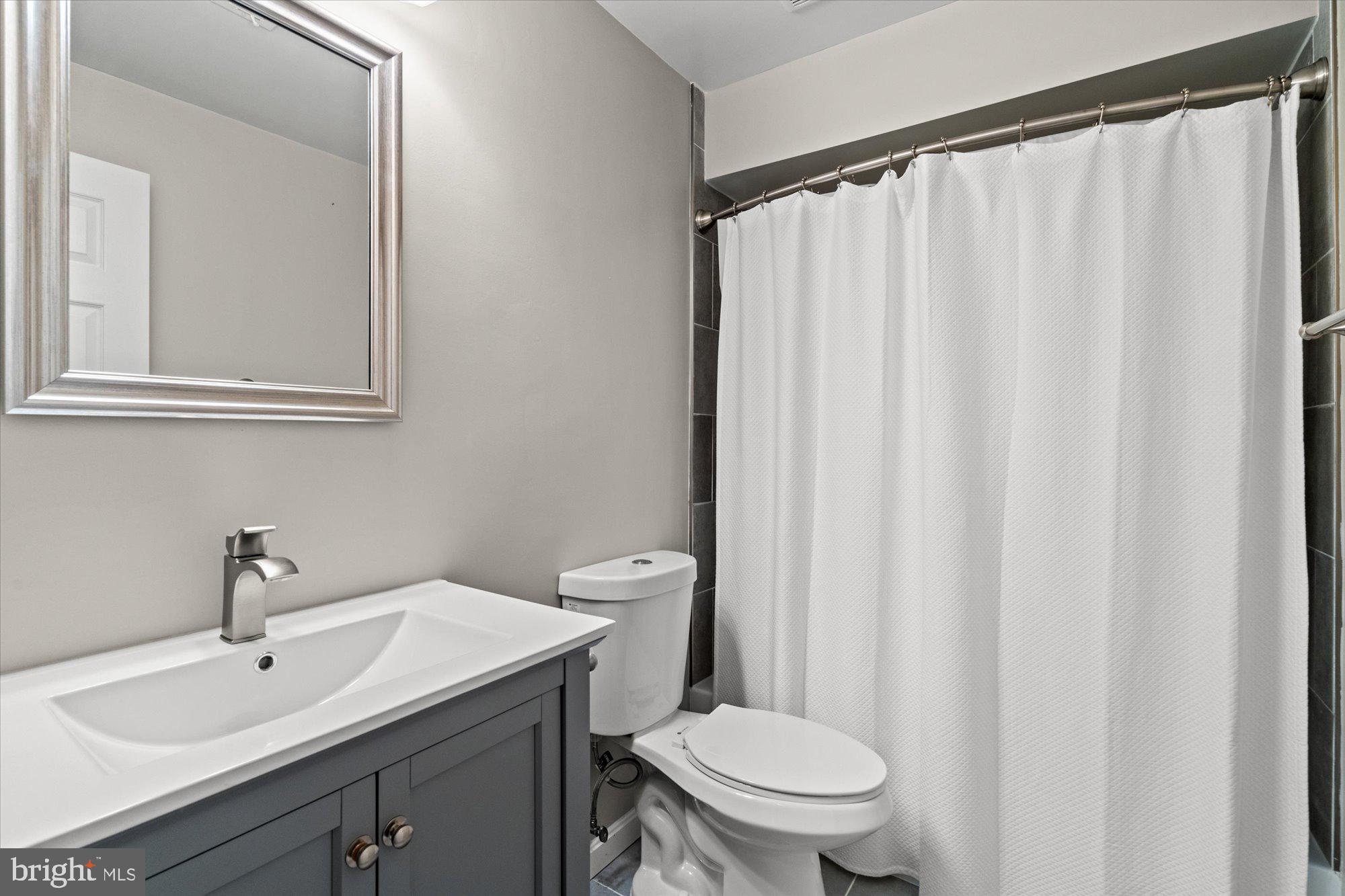 FAIR LAKES - Residential