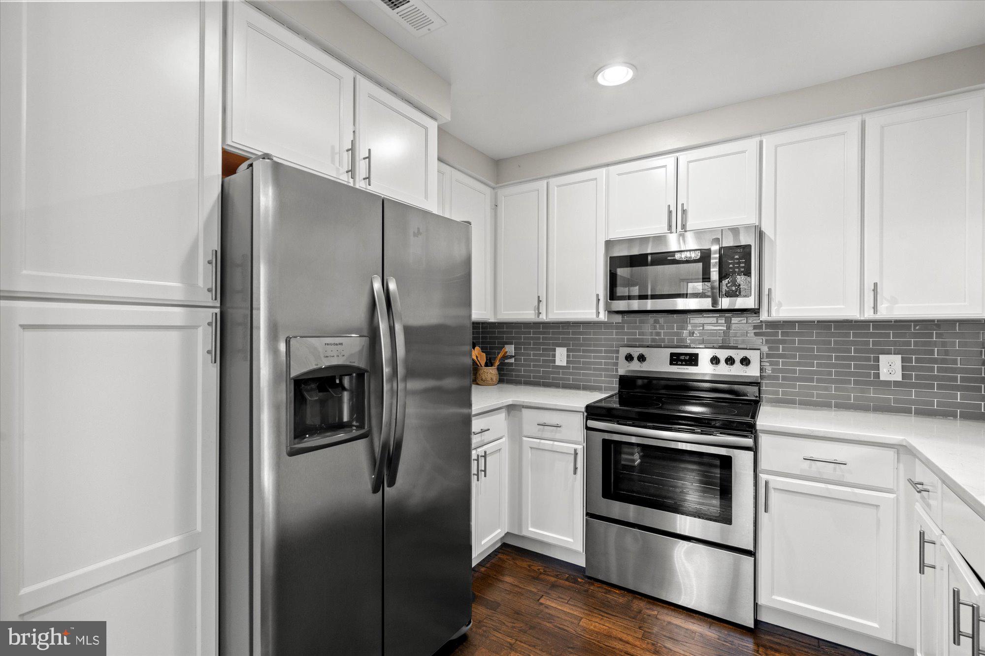 FAIR LAKES - Residential