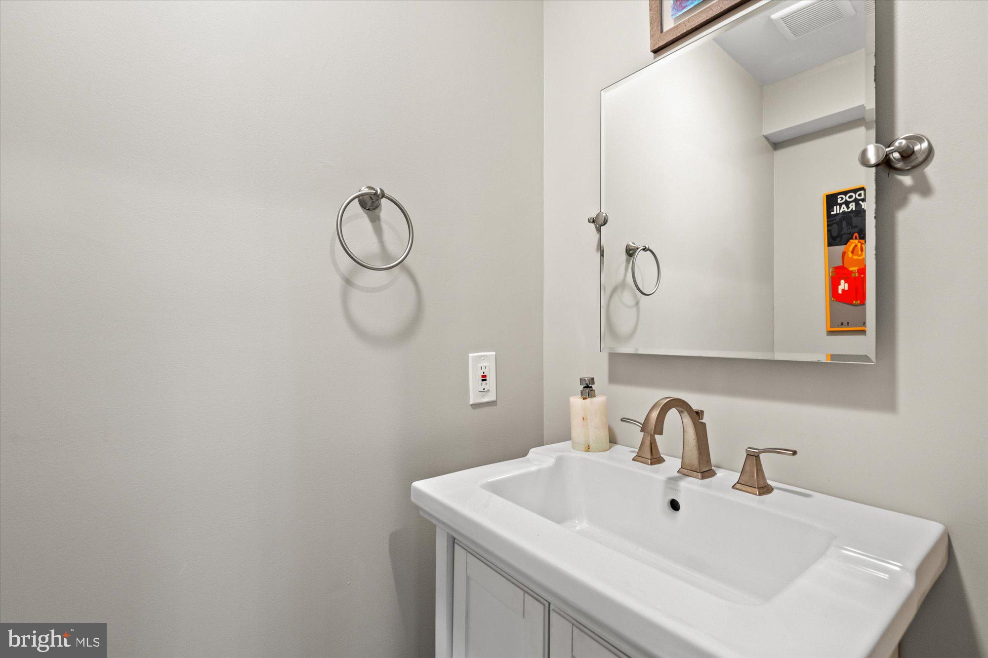 FAIR LAKES - Residential