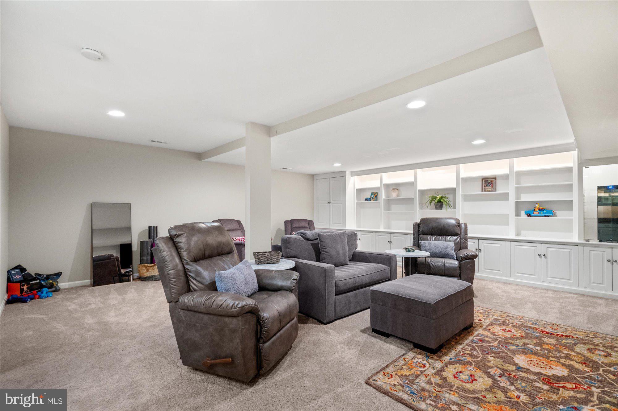 FAIR LAKES - Residential