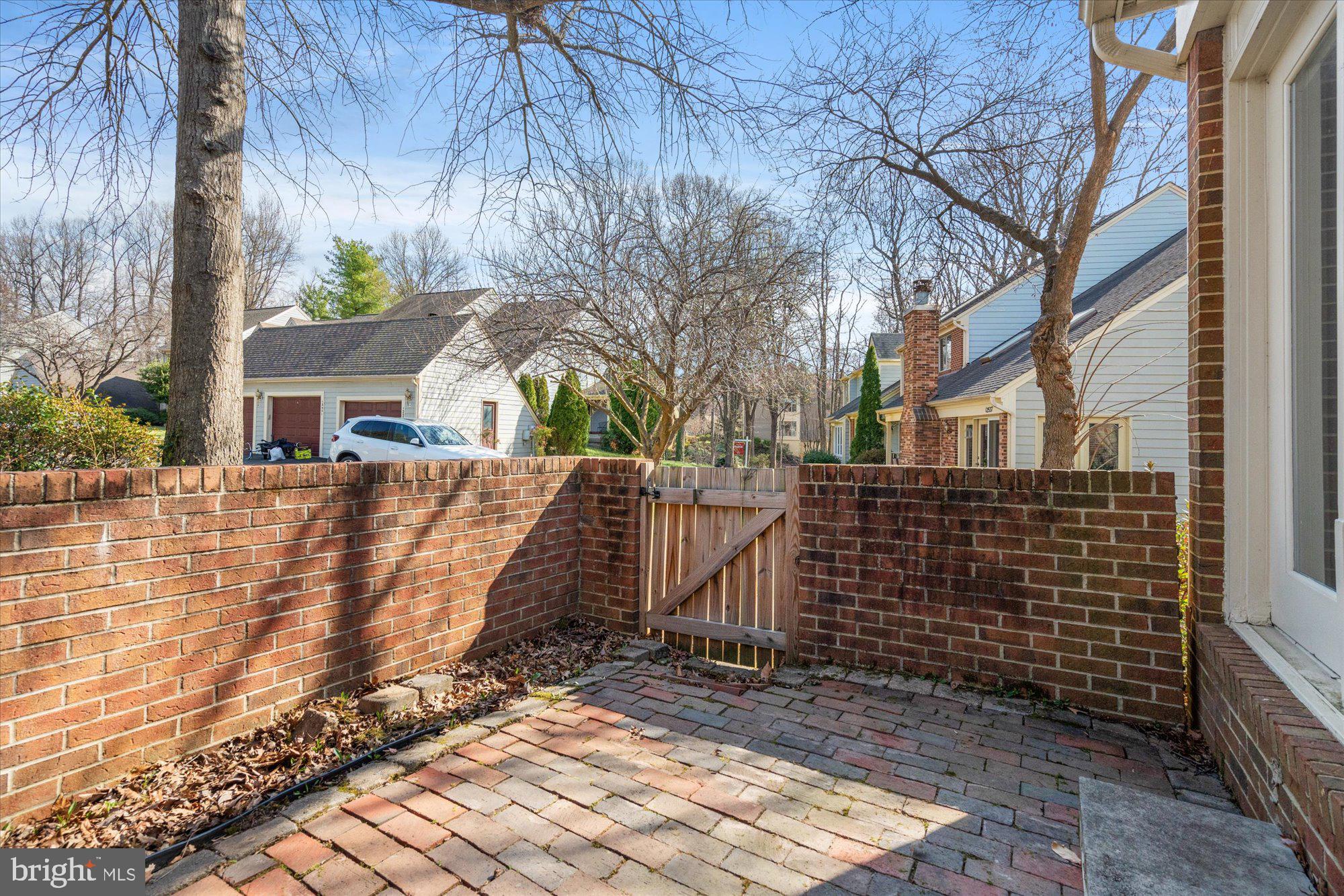 FAIR LAKES - Residential