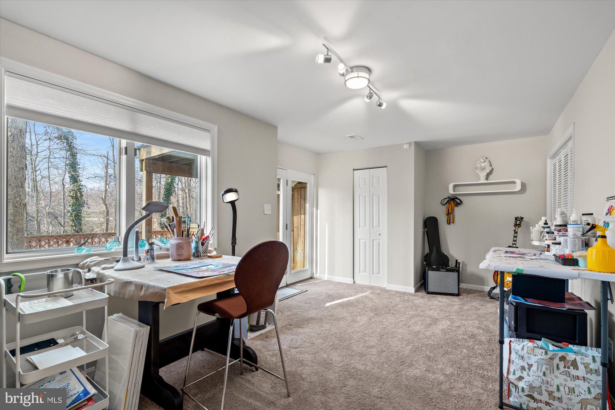 FAIR LAKES - Residential