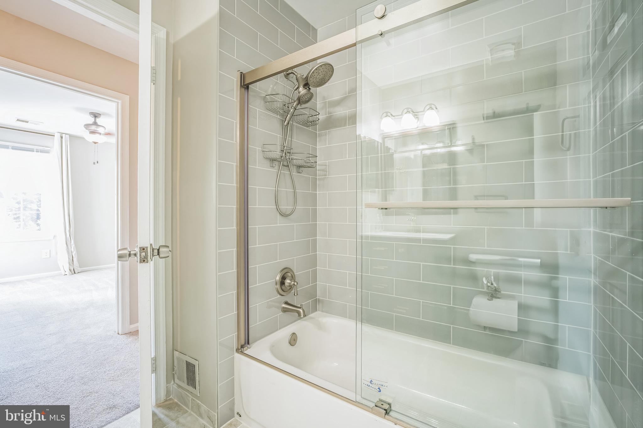 LONDON TOWN WEST - Residential Lease