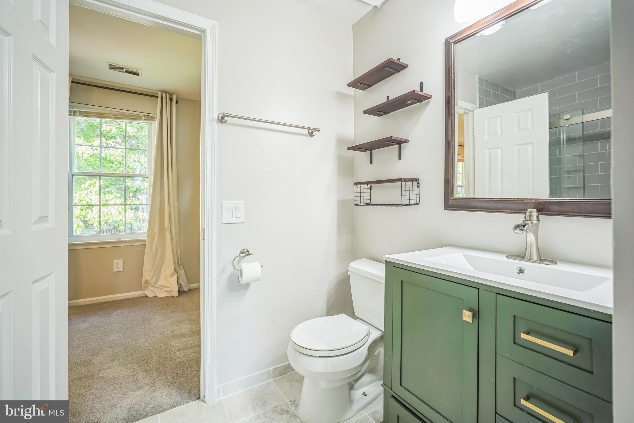 LONDON TOWN WEST - Residential Lease