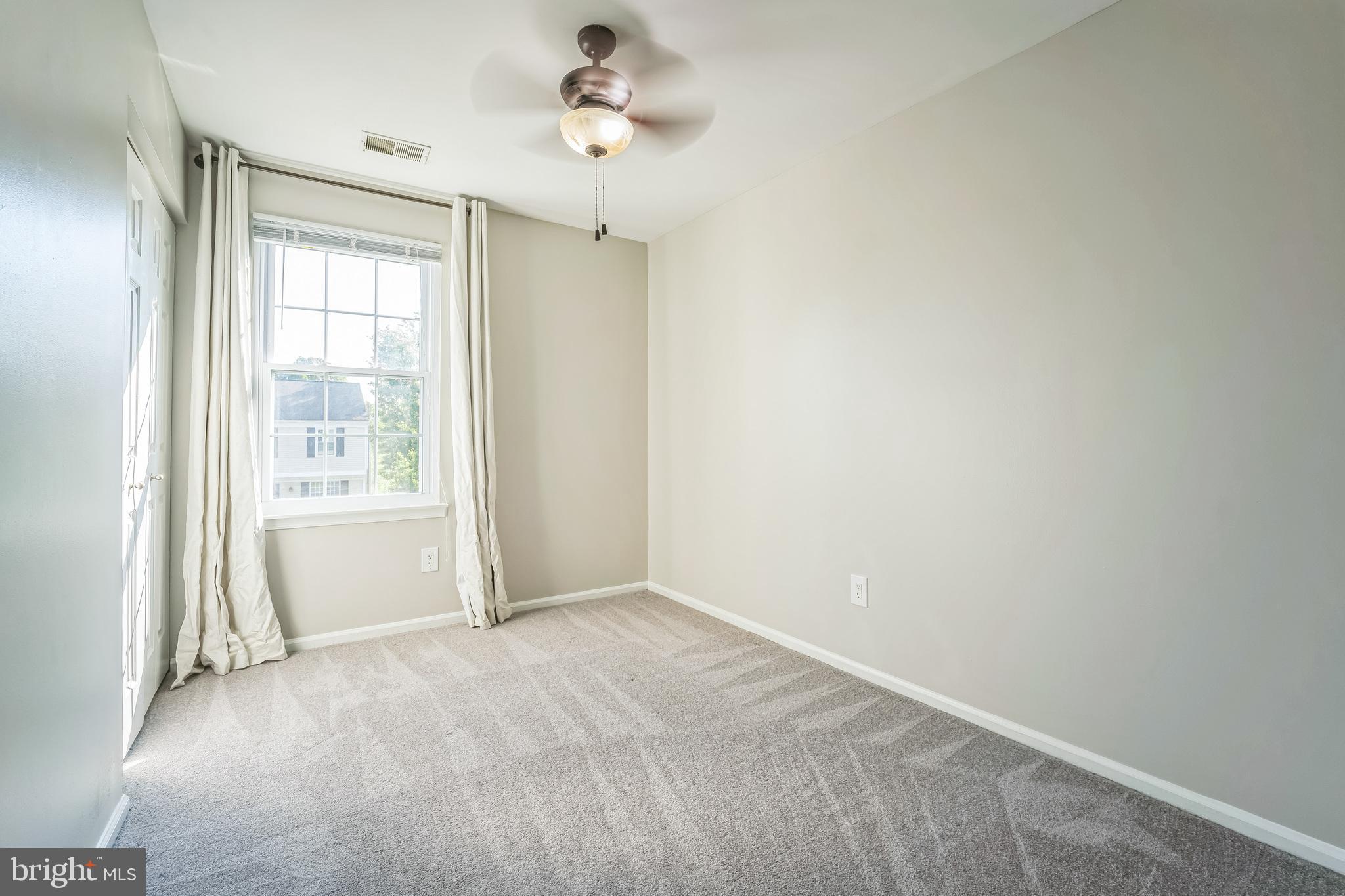 LONDON TOWN WEST - Residential Lease