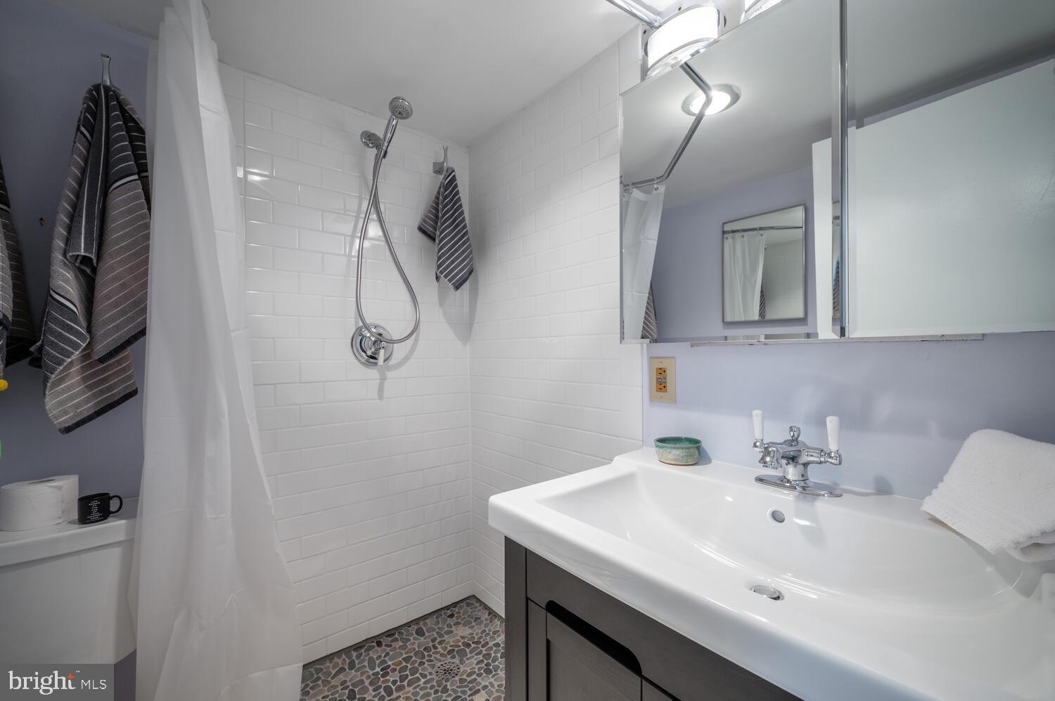 MARINA TOWERS - Residential Lease