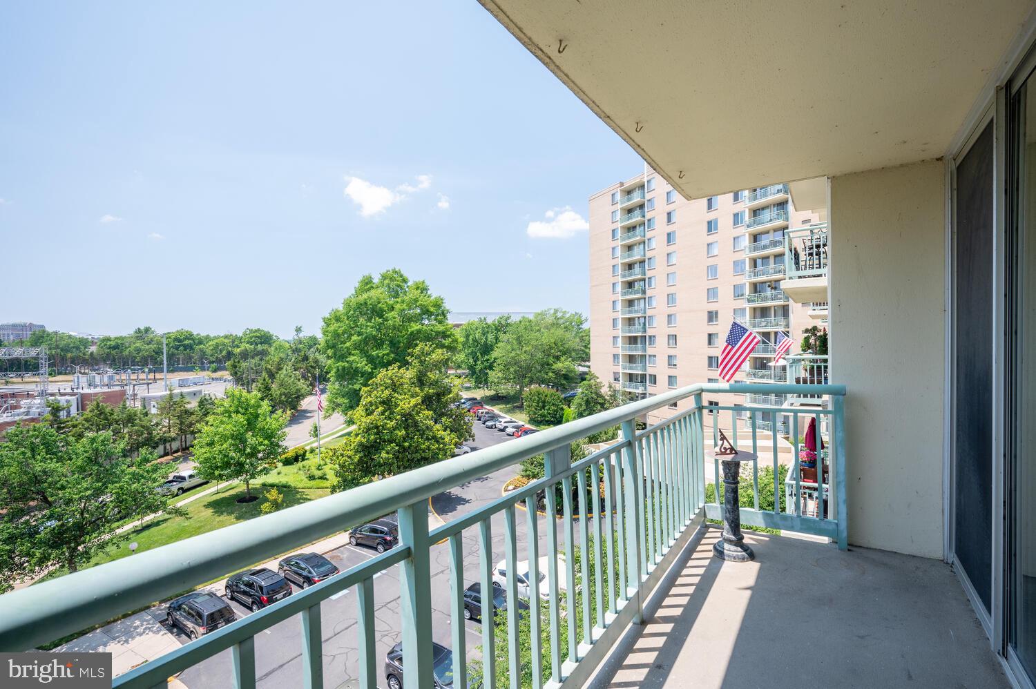 MARINA TOWERS - Residential Lease