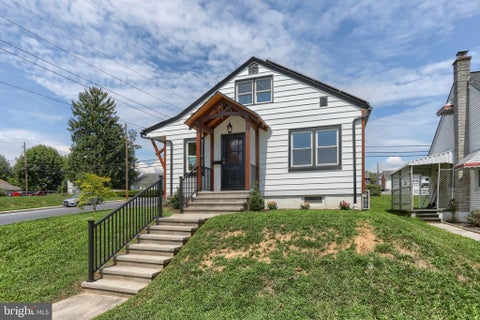 Photo of 1 E Chestnut Street, CLEONA, PA 17042 (MLS # PALN2027948)