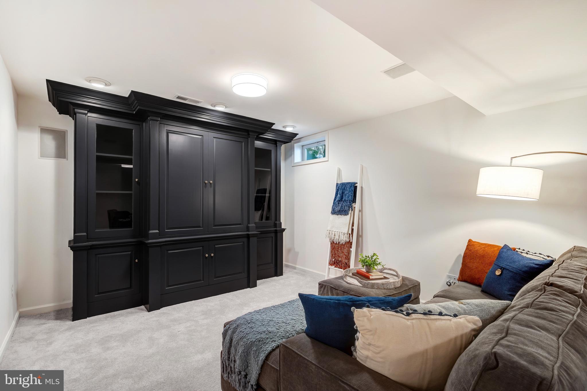 LORTON TOWN CNTR LANDBAY - Residential