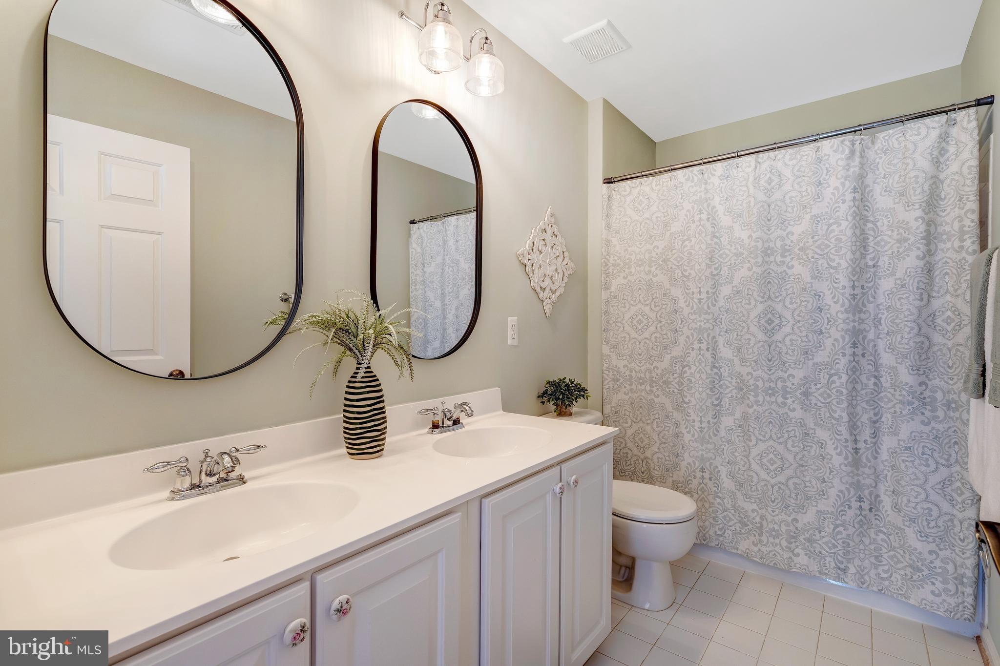 LORTON TOWN CNTR LANDBAY - Residential