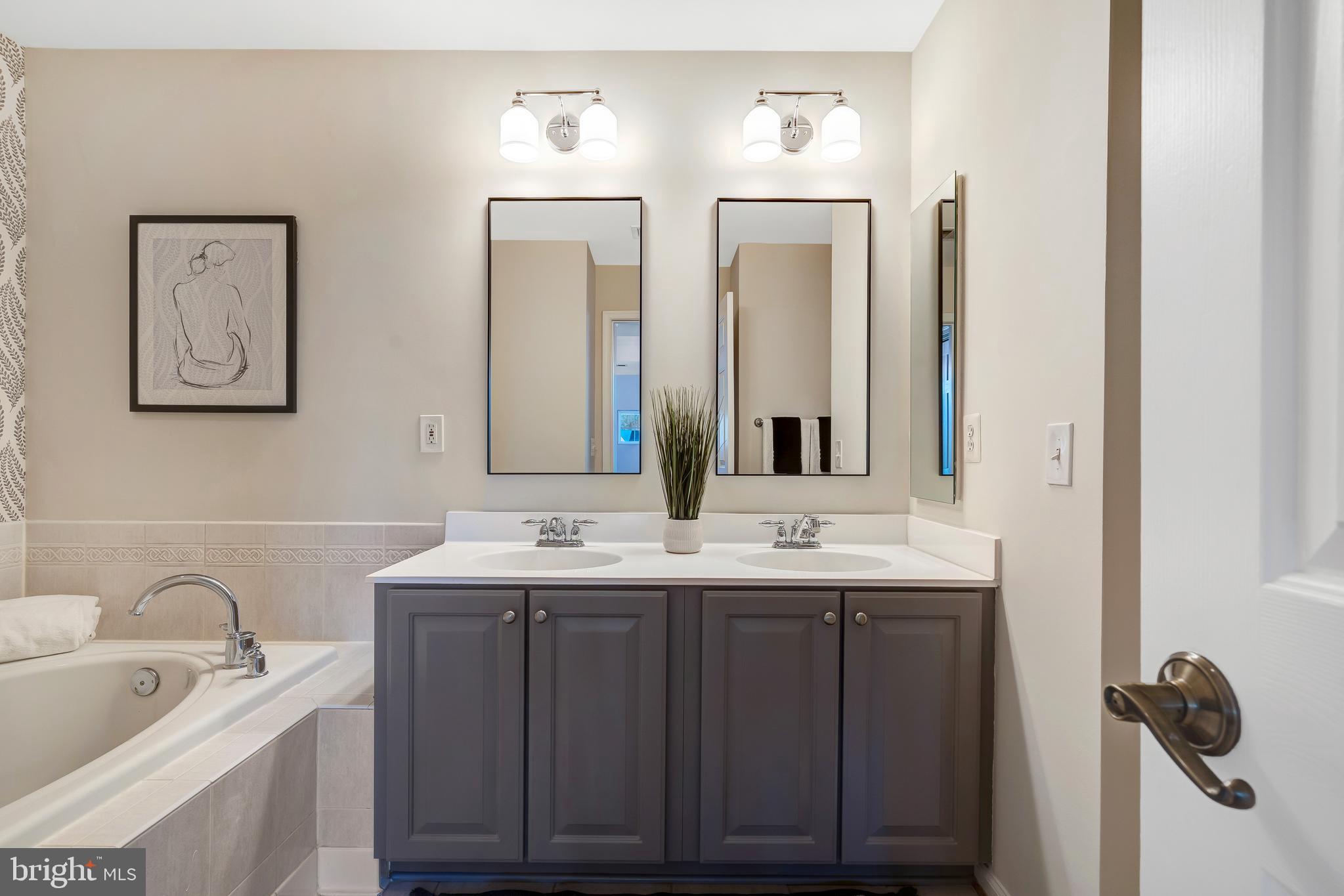 LORTON TOWN CNTR LANDBAY - Residential