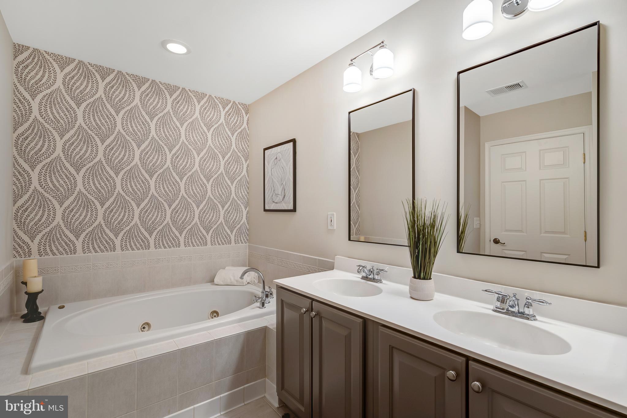 LORTON TOWN CNTR LANDBAY - Residential