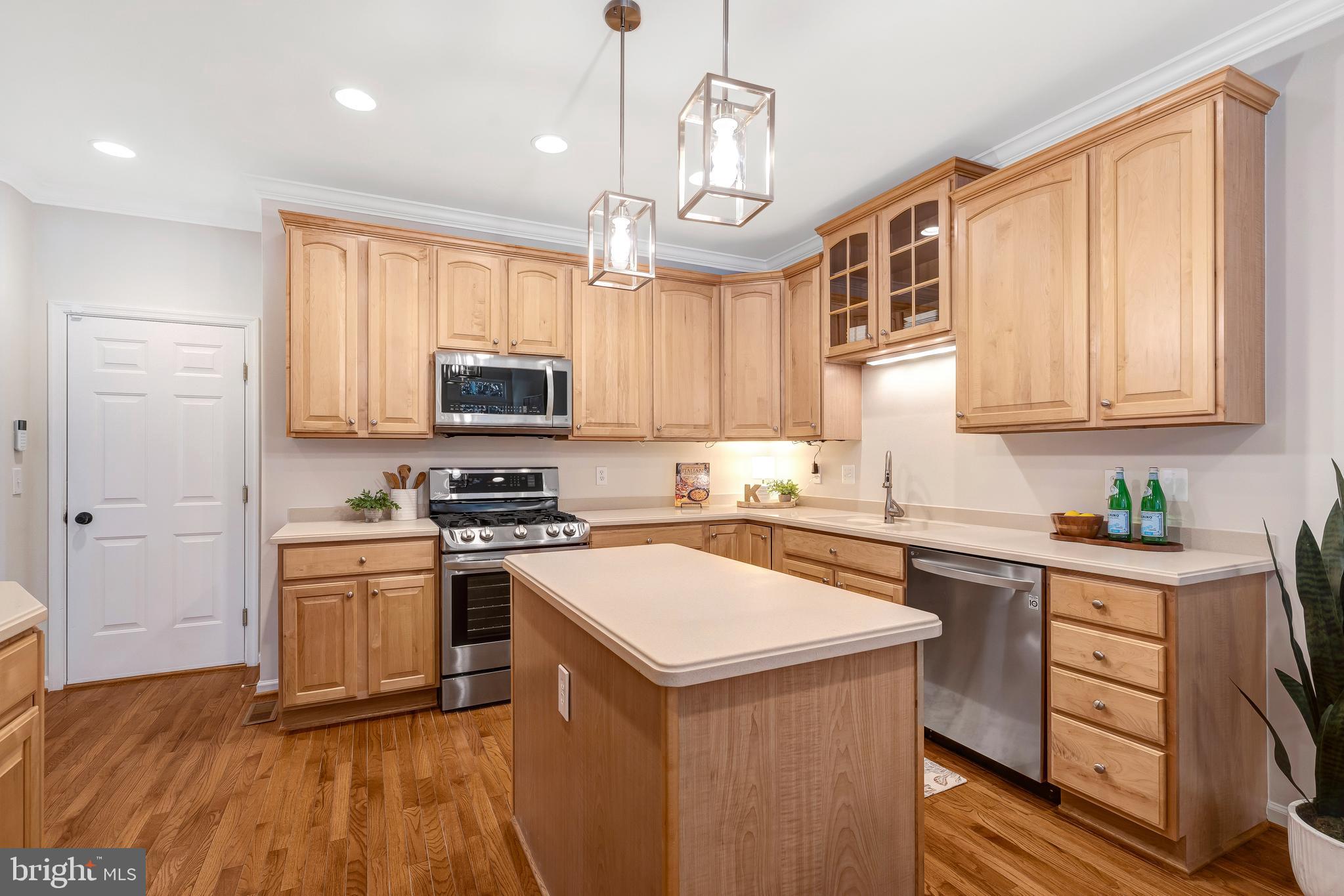 LORTON TOWN CNTR LANDBAY - Residential