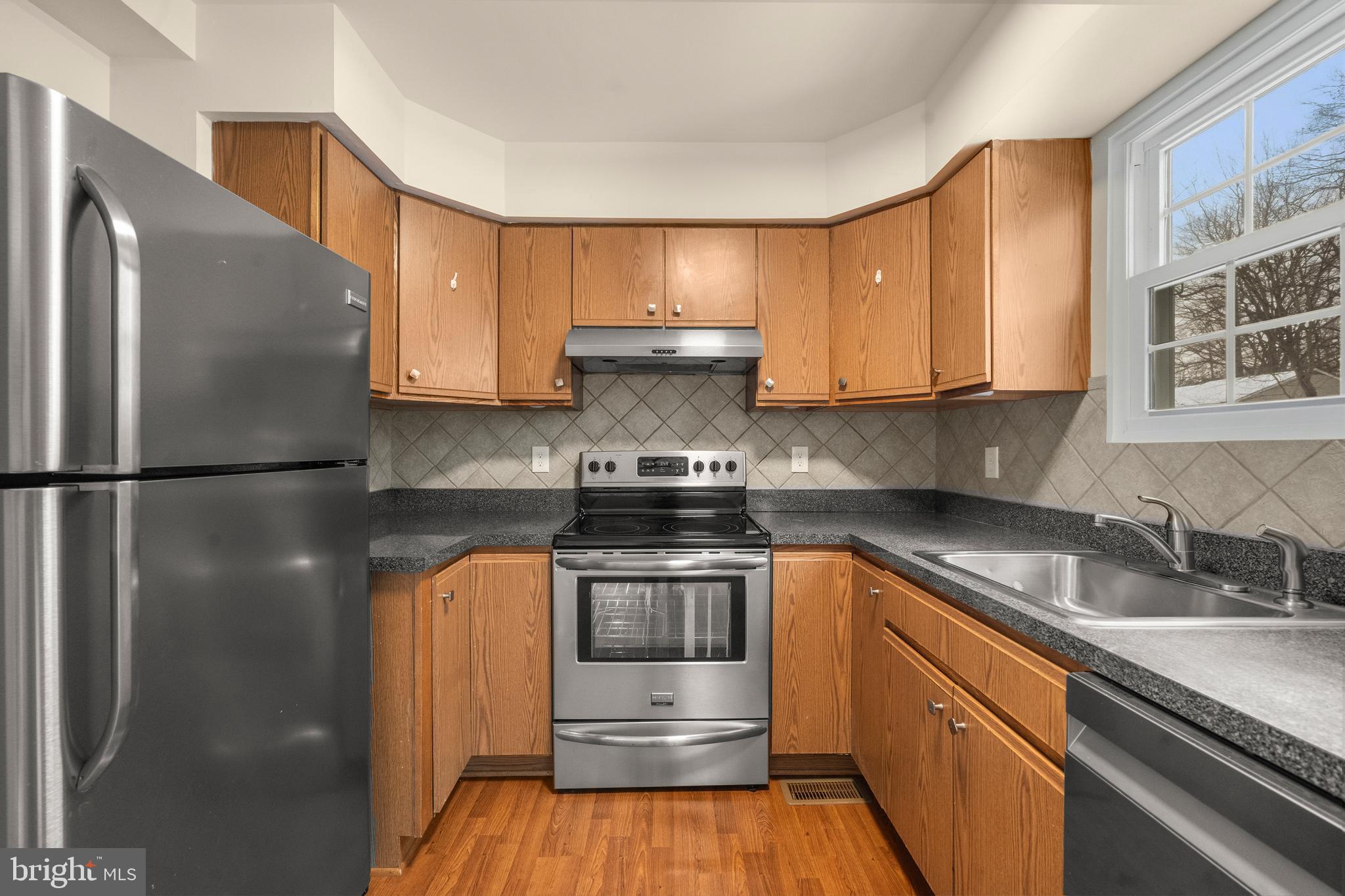 BURNT OAKS - Residential