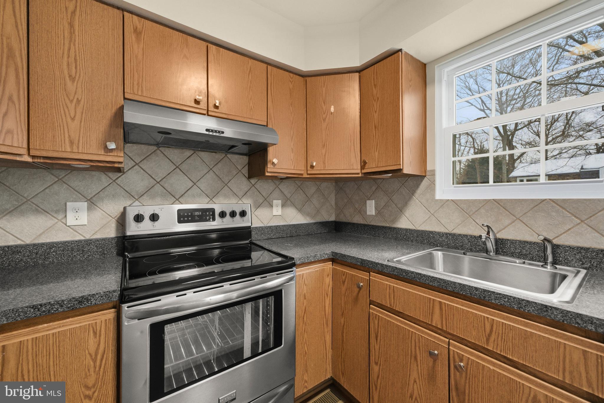 BURNT OAKS - Residential