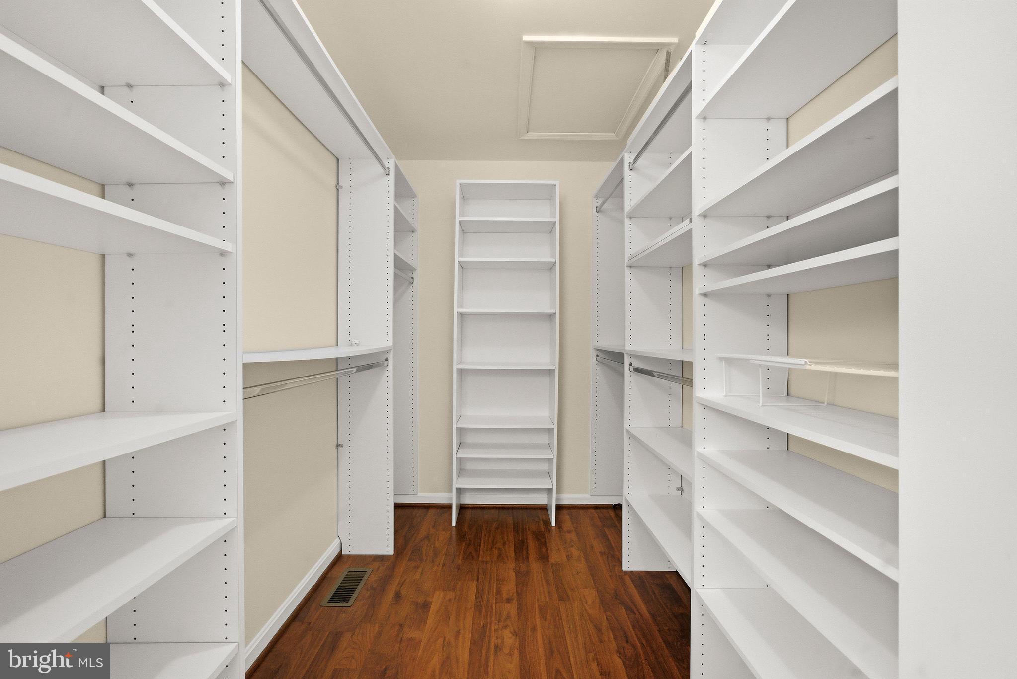 BURNT OAKS - Residential