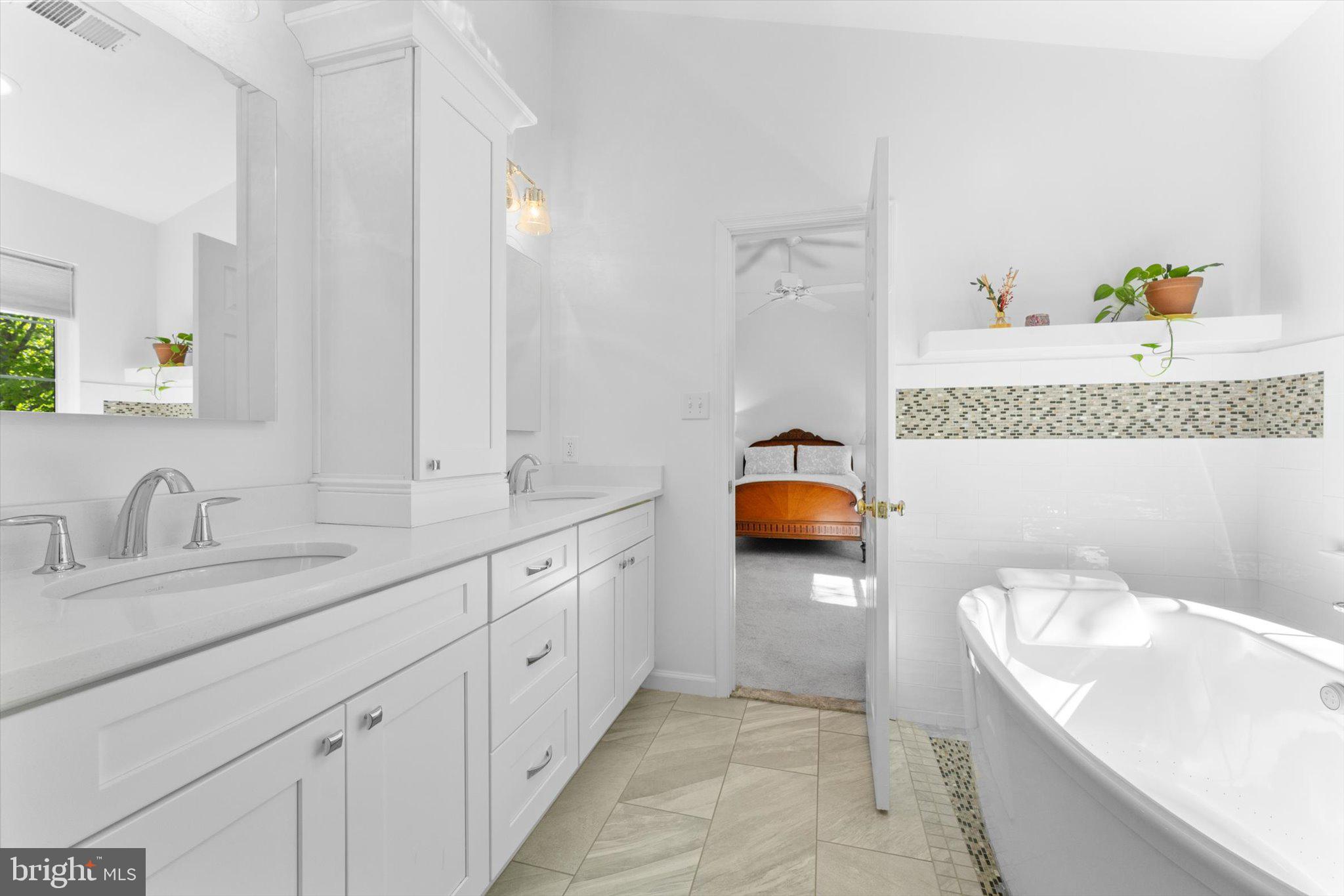 LOWES ISLAND/CASCADES - Residential