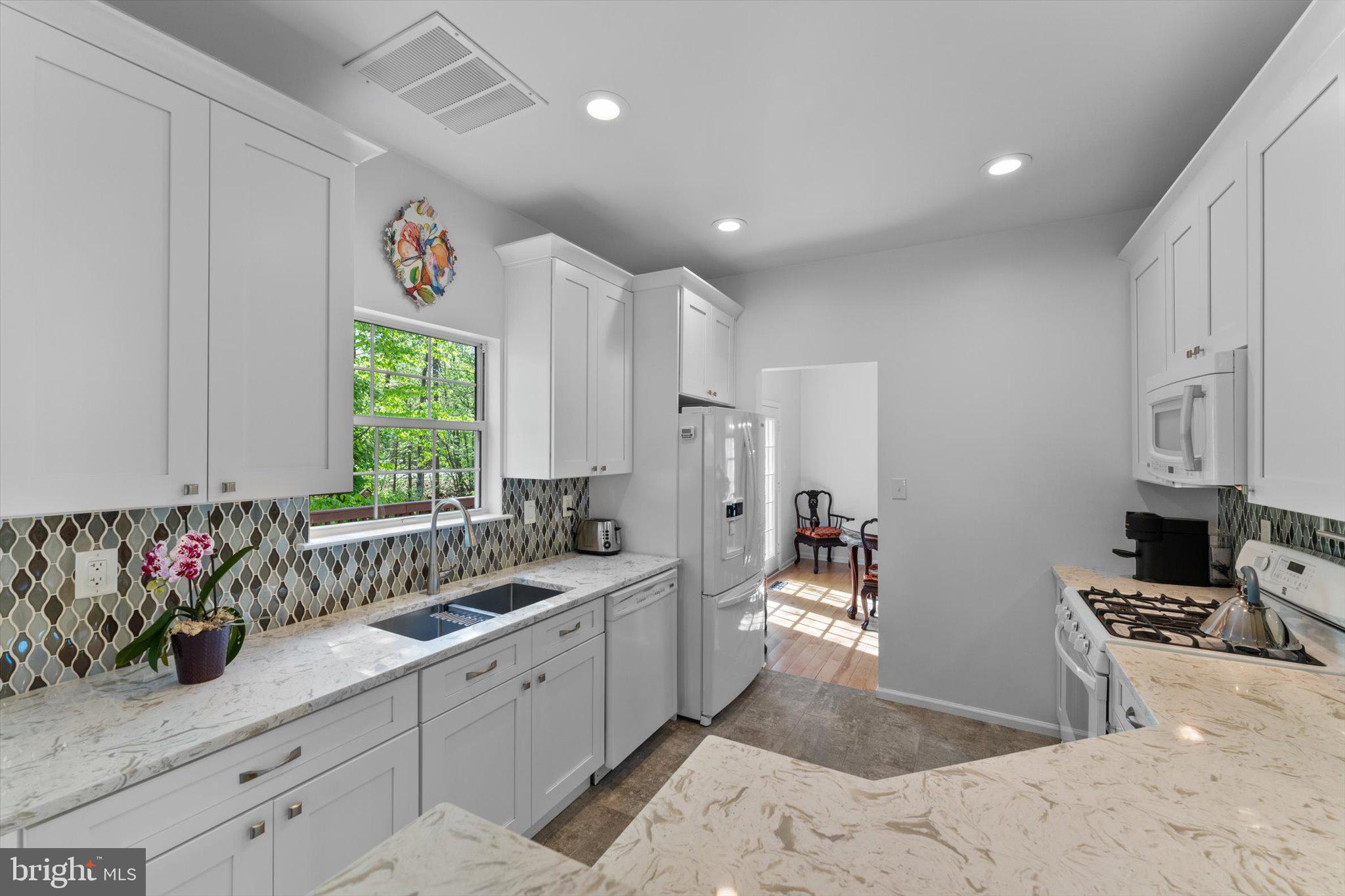 LOWES ISLAND/CASCADES - Residential