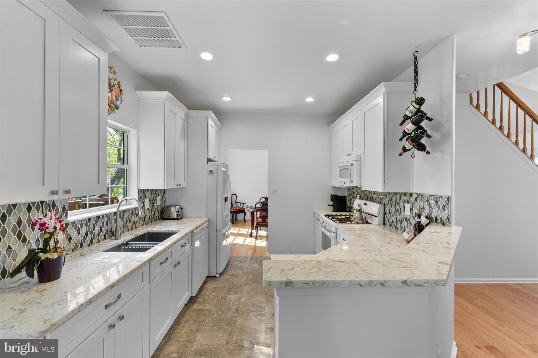 LOWES ISLAND/CASCADES - Residential