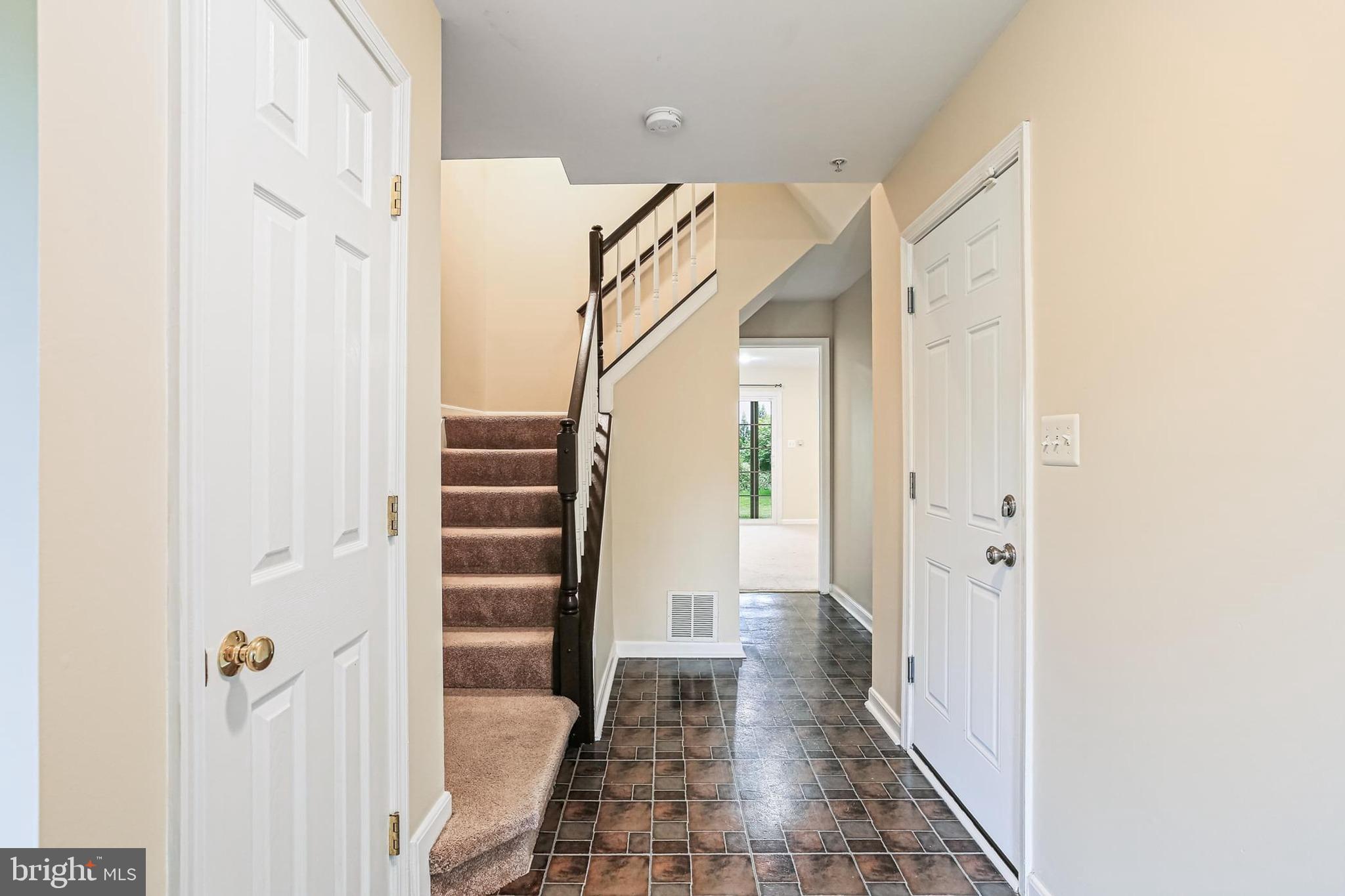 5718 GOLDFINCH COURT