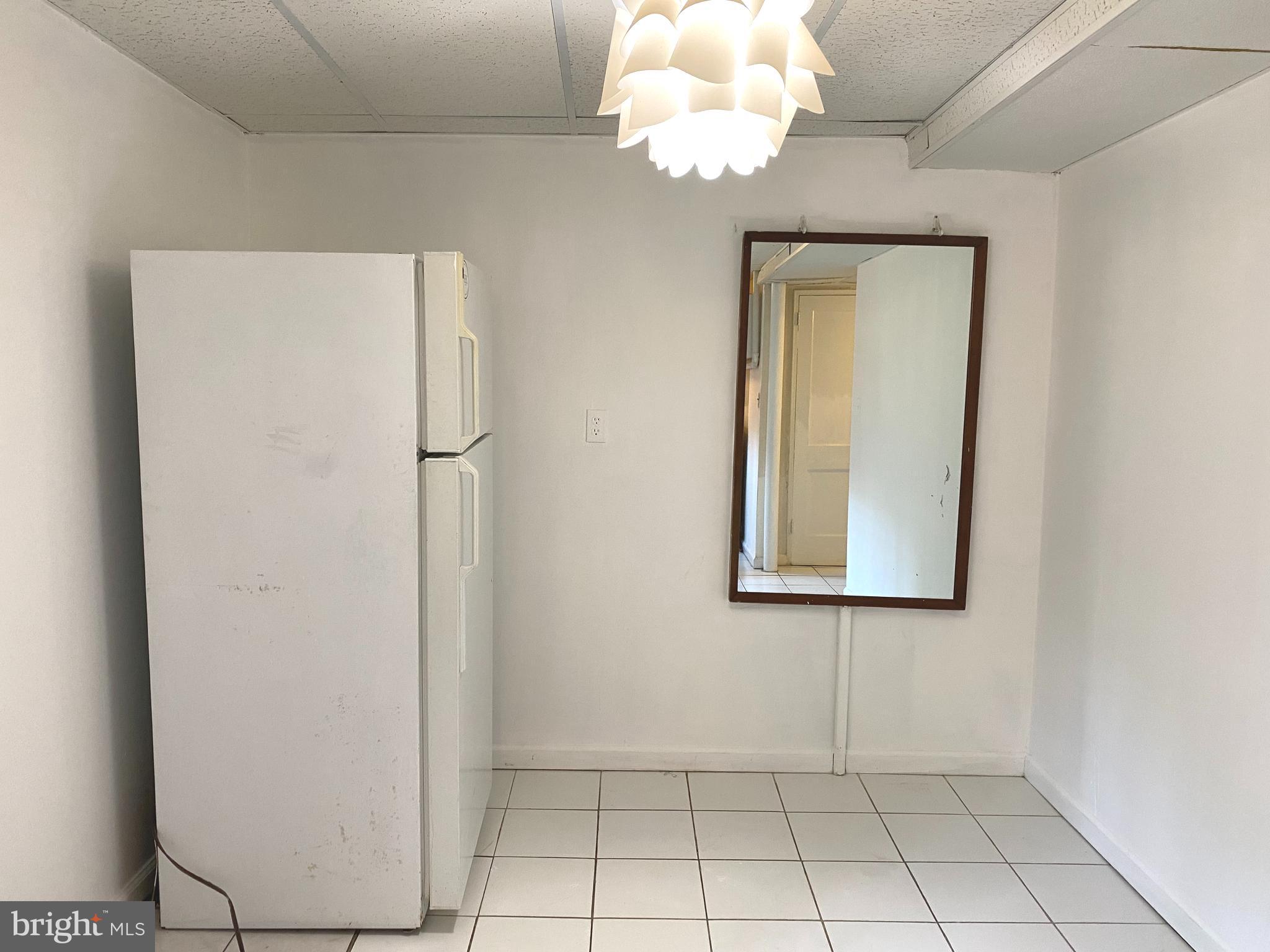 MONTGOMERY KNOLLS - Residential Lease