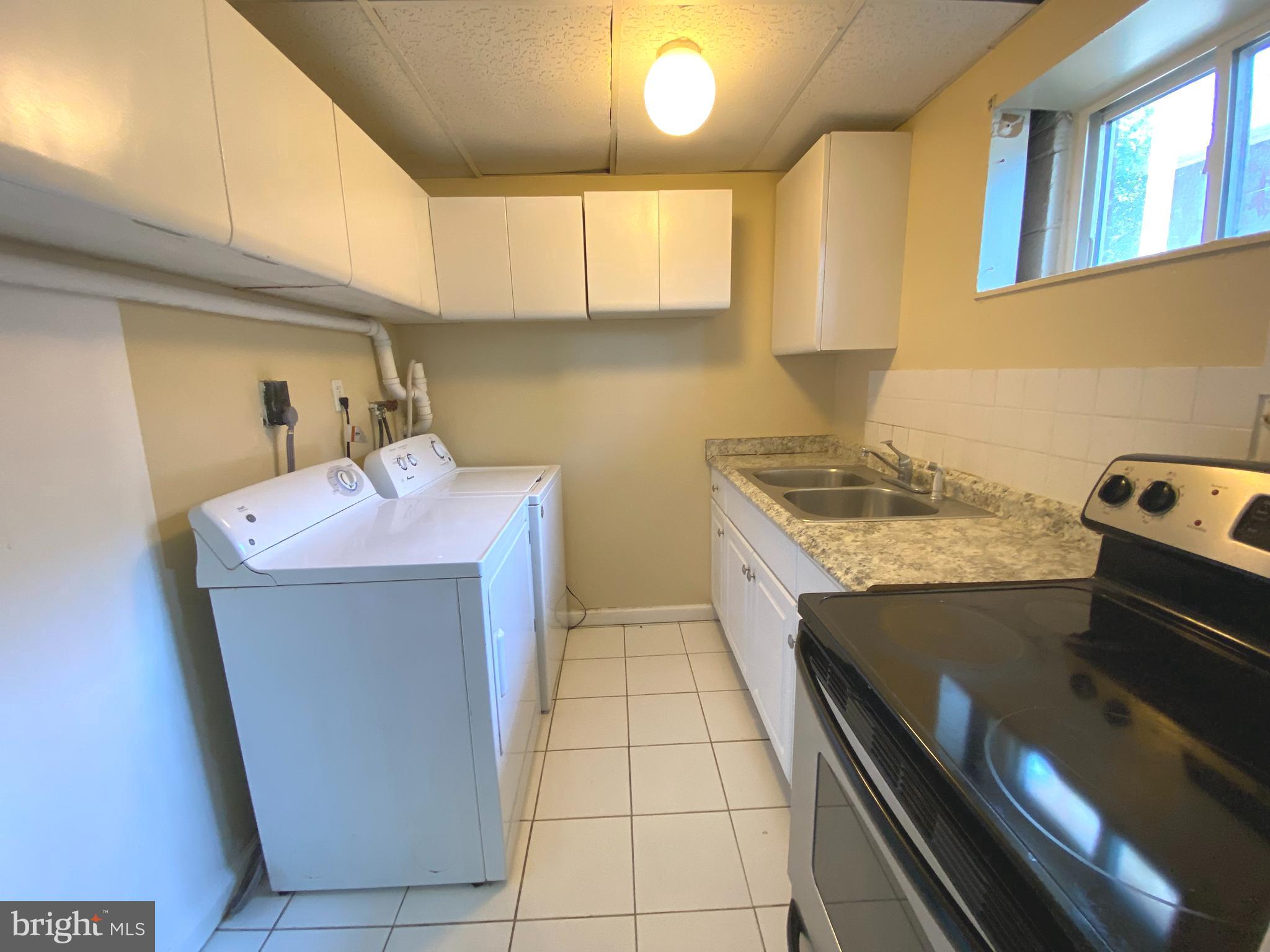 MONTGOMERY KNOLLS - Residential Lease