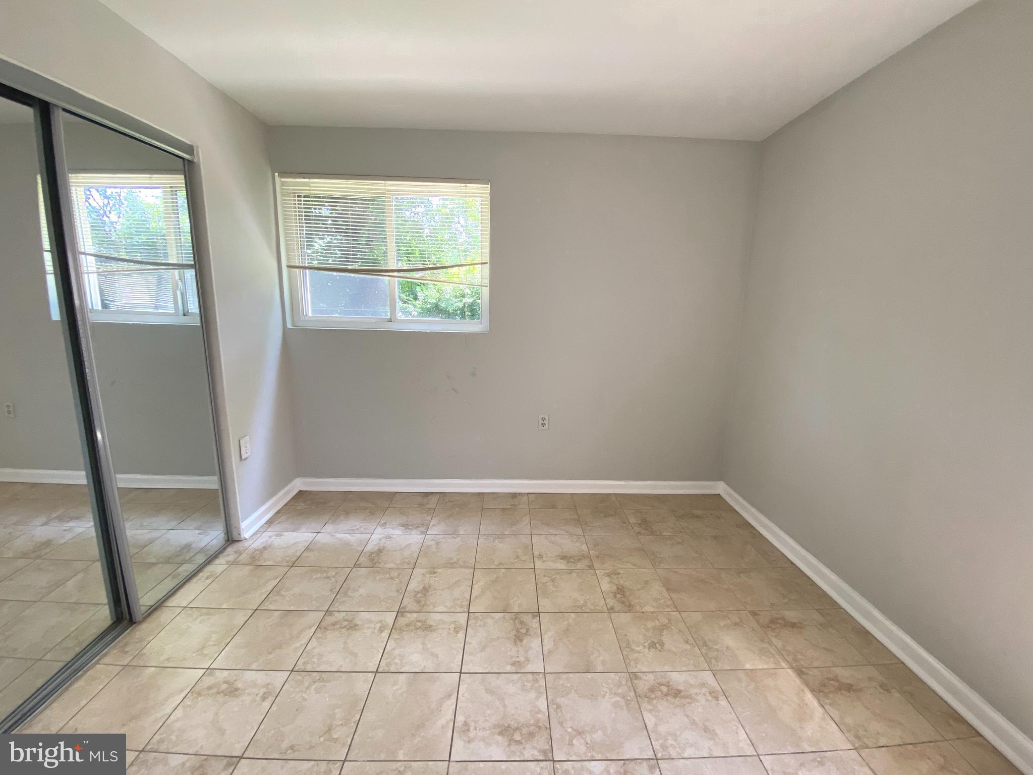 MONTGOMERY KNOLLS - Residential Lease