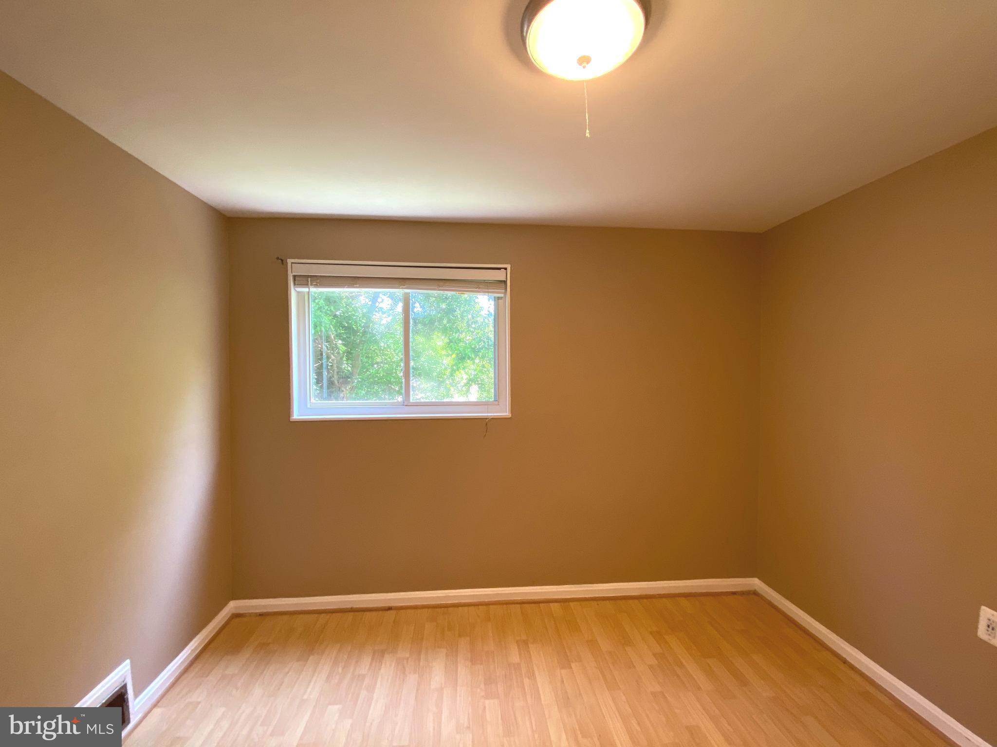 MONTGOMERY KNOLLS - Residential Lease