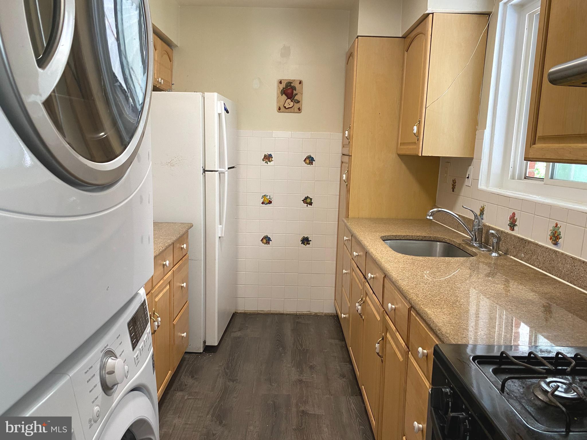 MONTGOMERY KNOLLS - Residential Lease