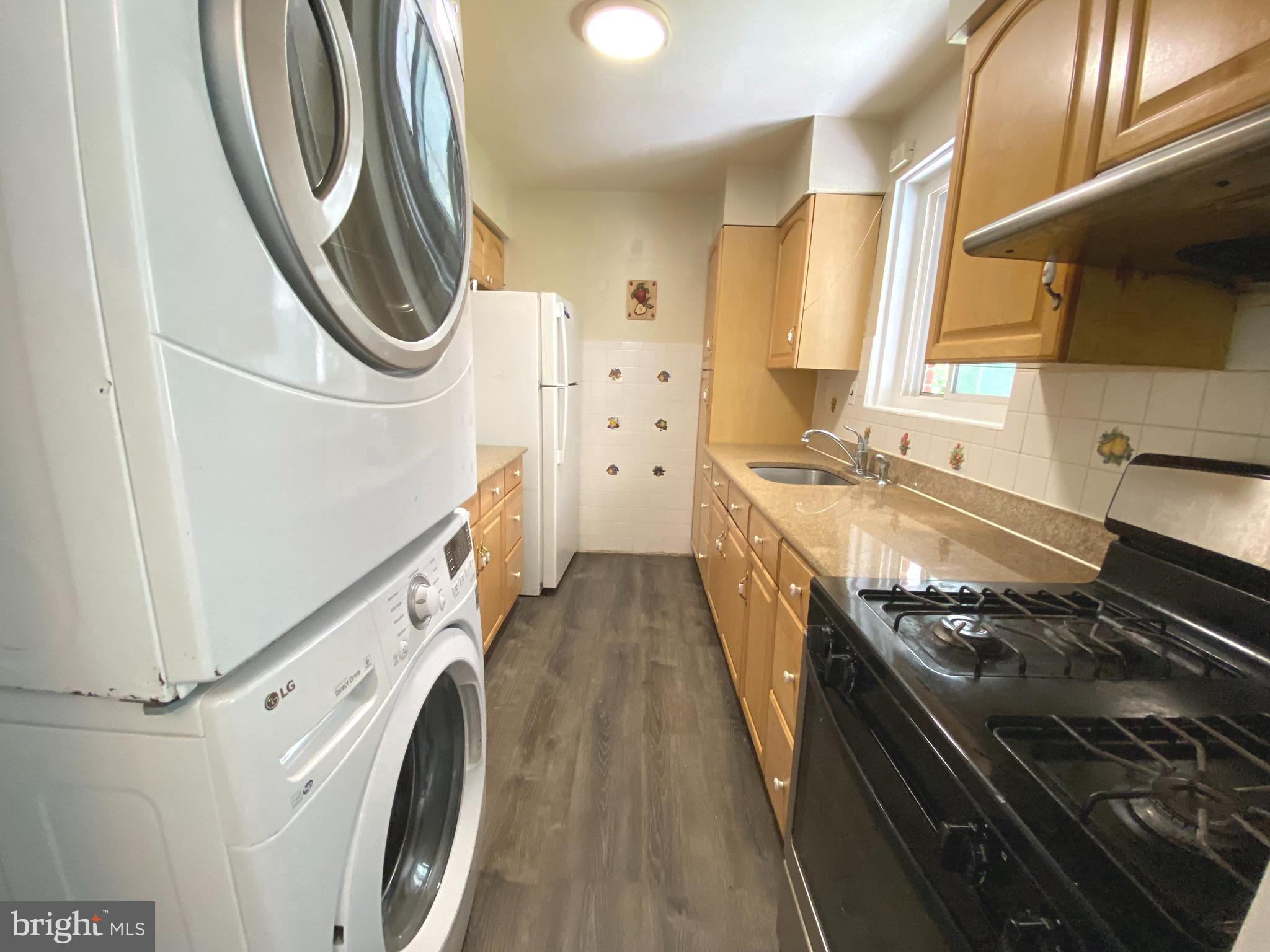 MONTGOMERY KNOLLS - Residential Lease