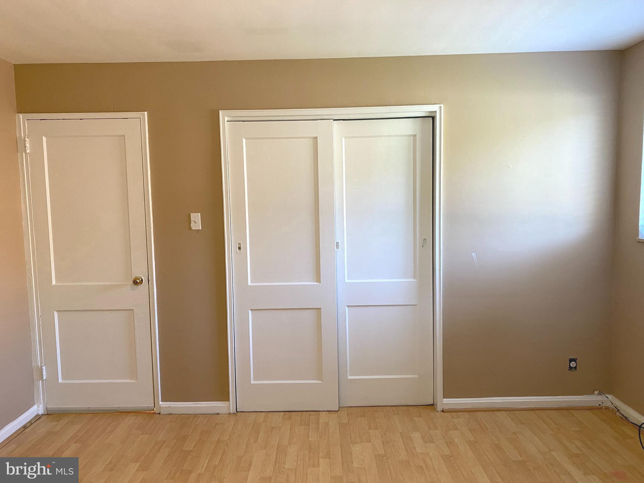 MONTGOMERY KNOLLS - Residential Lease