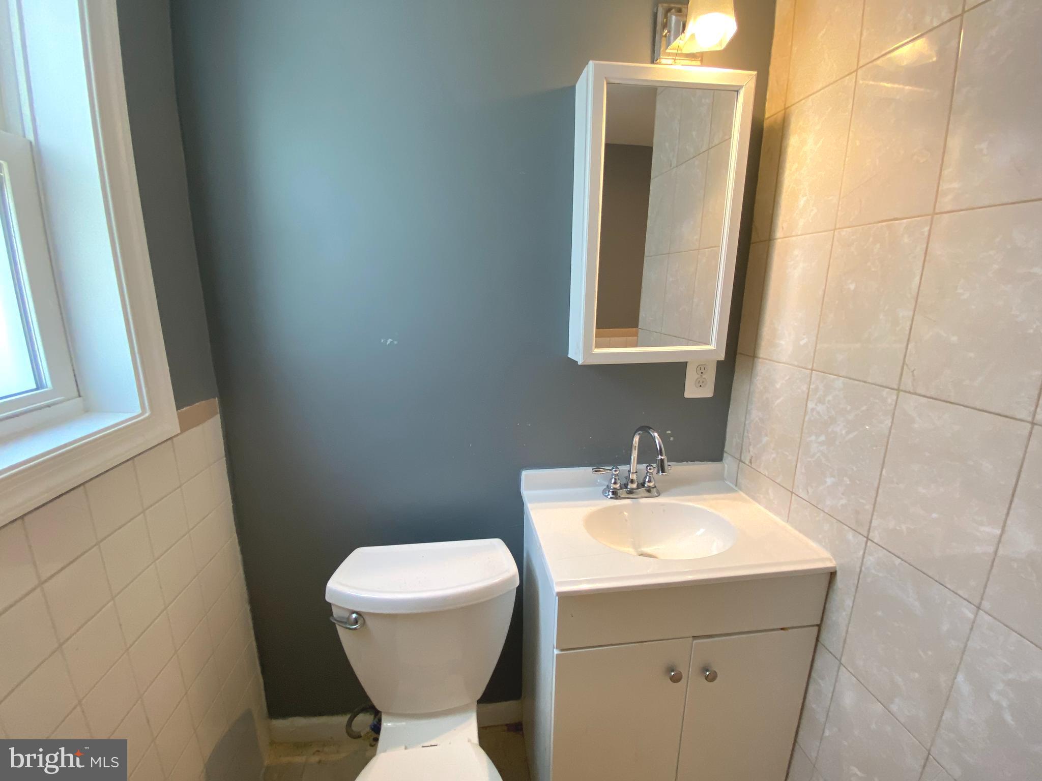 MONTGOMERY KNOLLS - Residential Lease