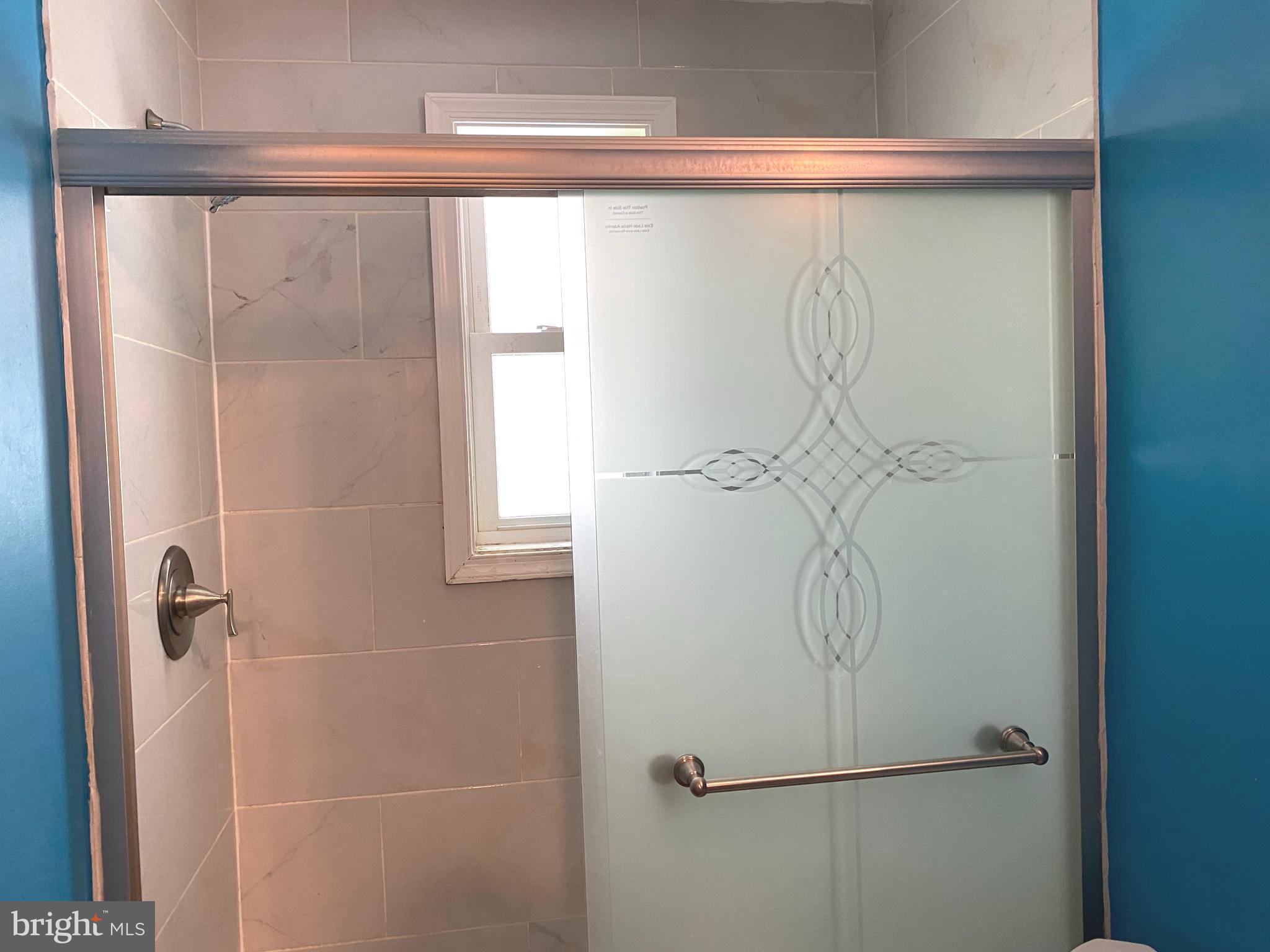 MONTGOMERY KNOLLS - Residential Lease