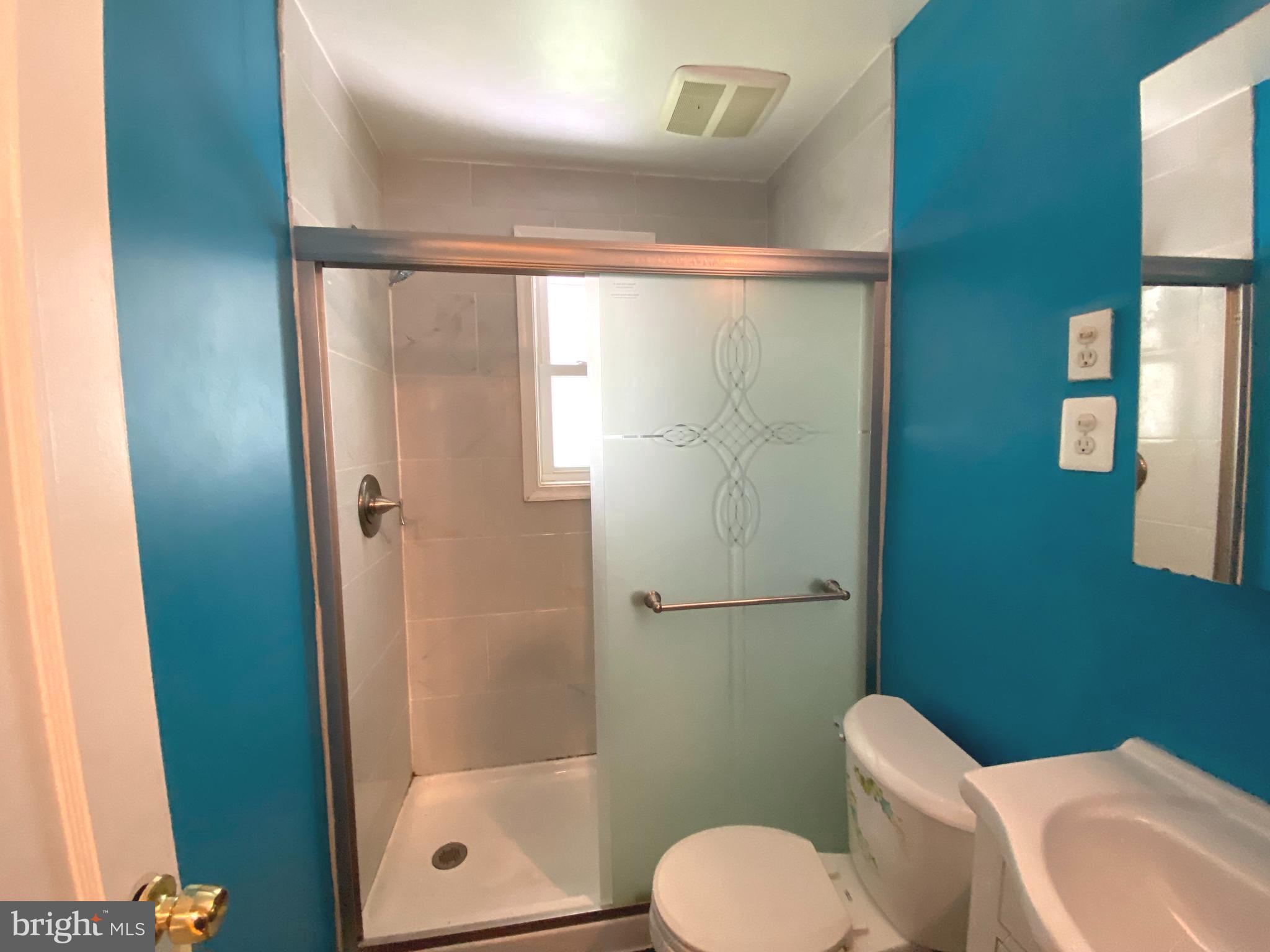 MONTGOMERY KNOLLS - Residential Lease