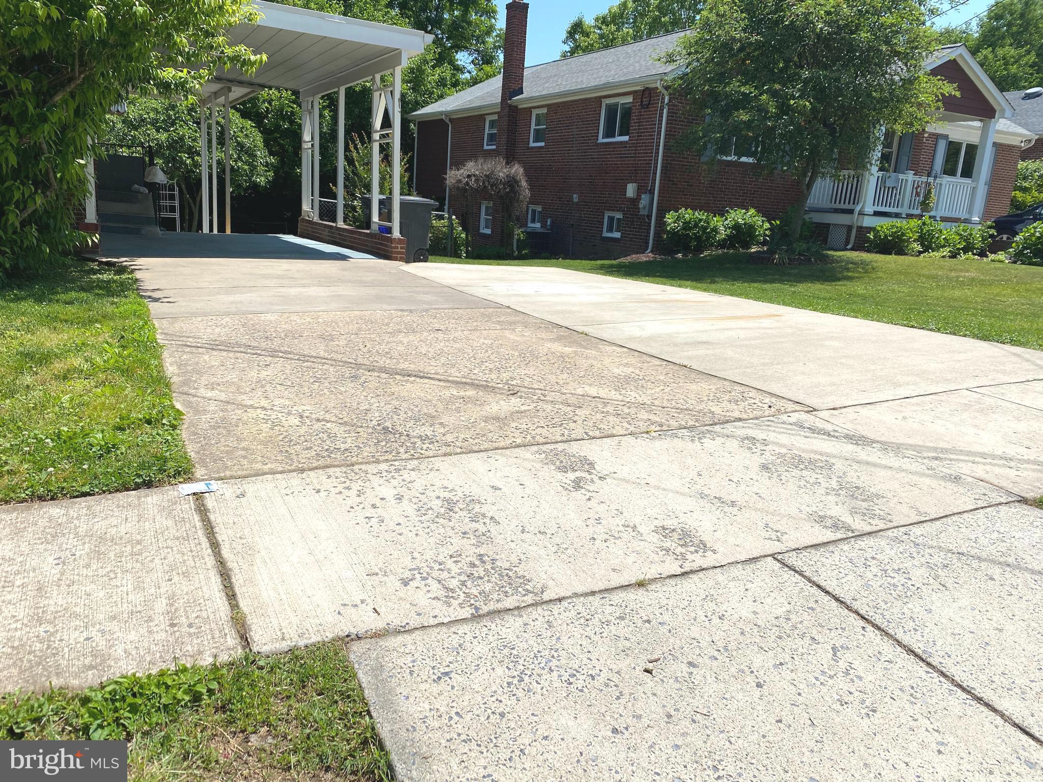 MONTGOMERY KNOLLS - Residential Lease