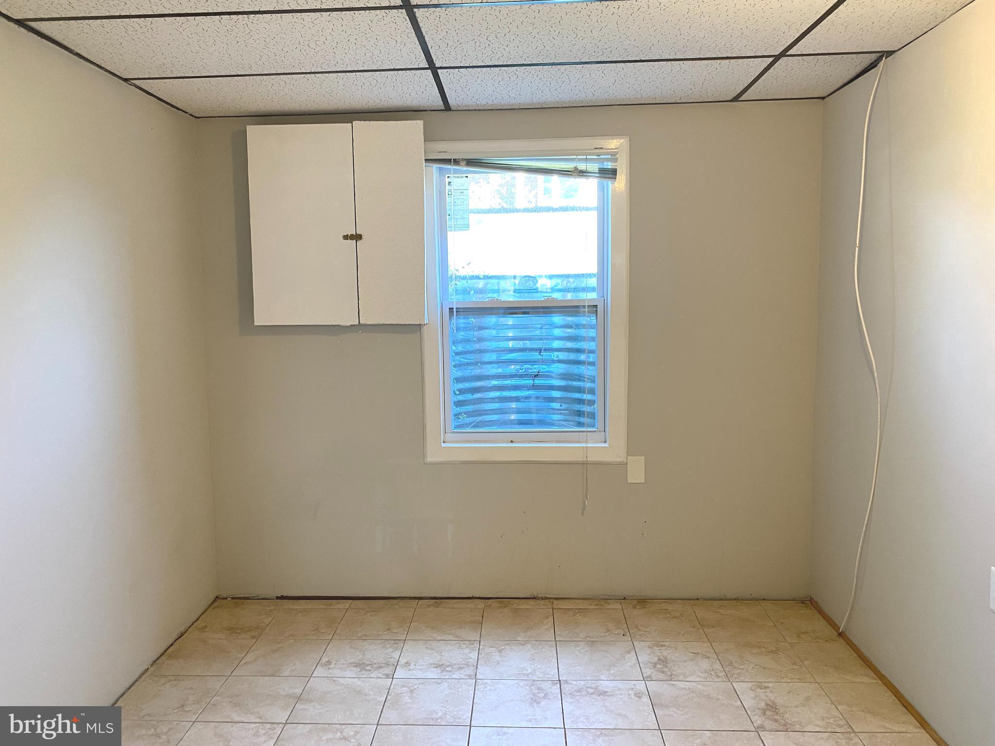 MONTGOMERY KNOLLS - Residential Lease