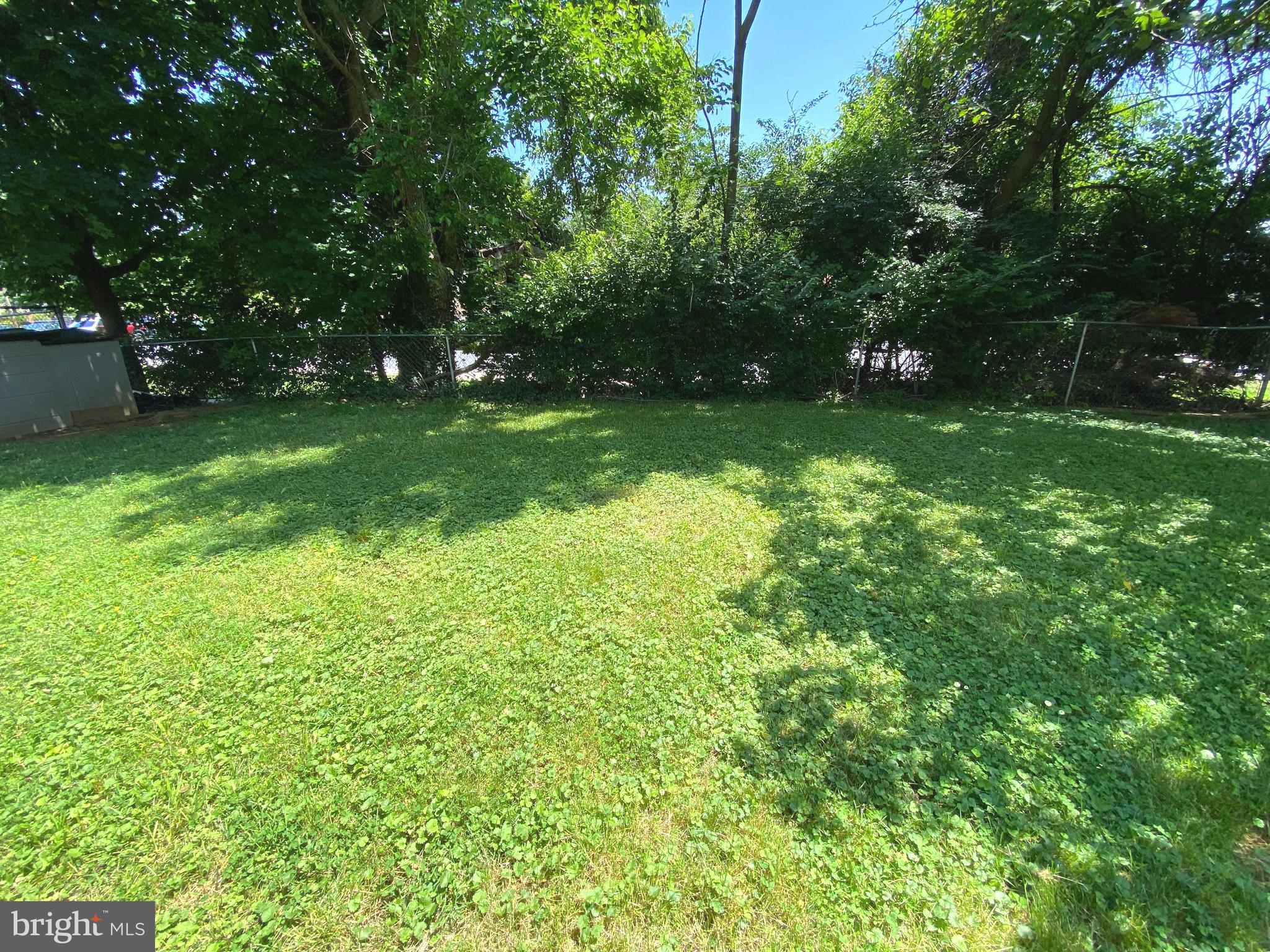 MONTGOMERY KNOLLS - Residential Lease