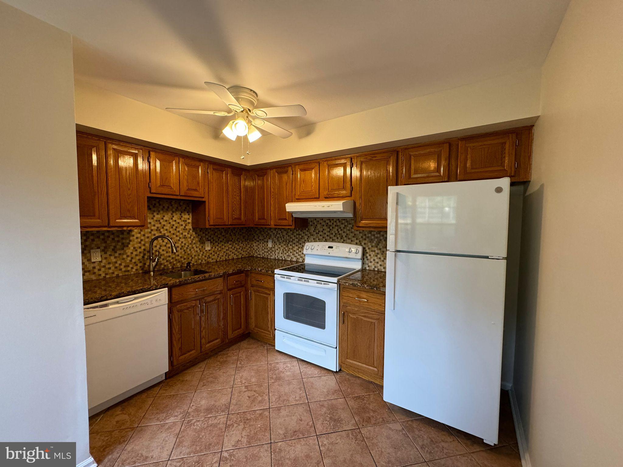 HAMPTON GREENS - Residential Lease