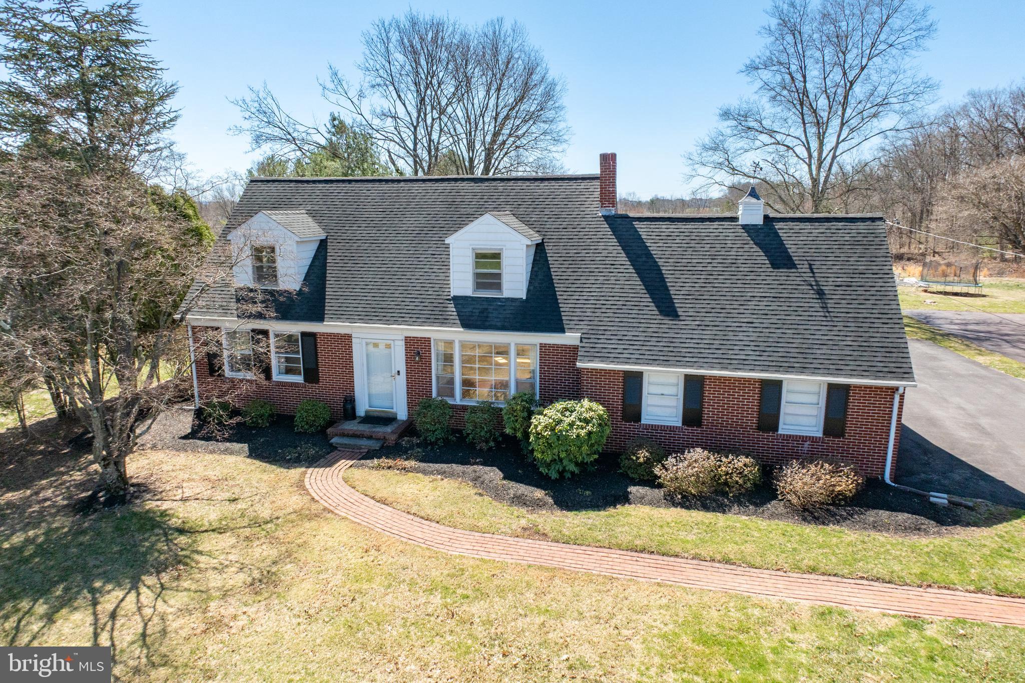 382 OAK DRIVE