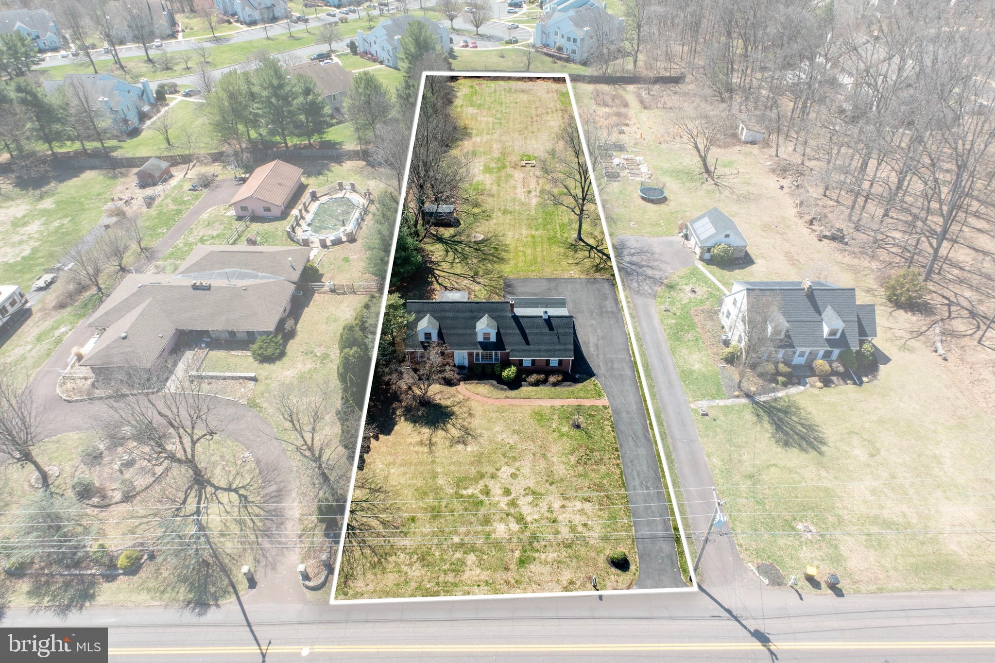 382 OAK DRIVE
