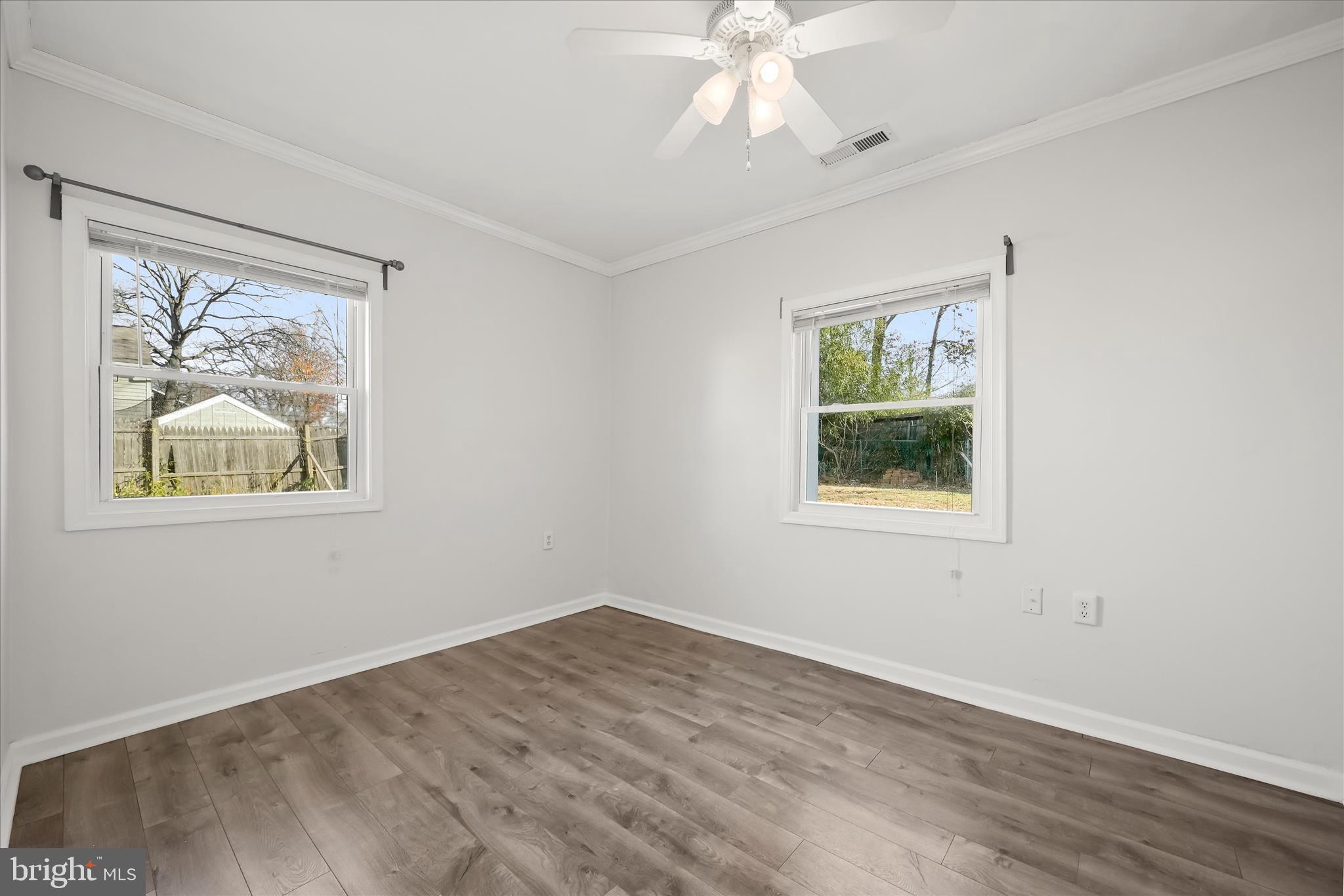 WOODLAND BEACH - Residential