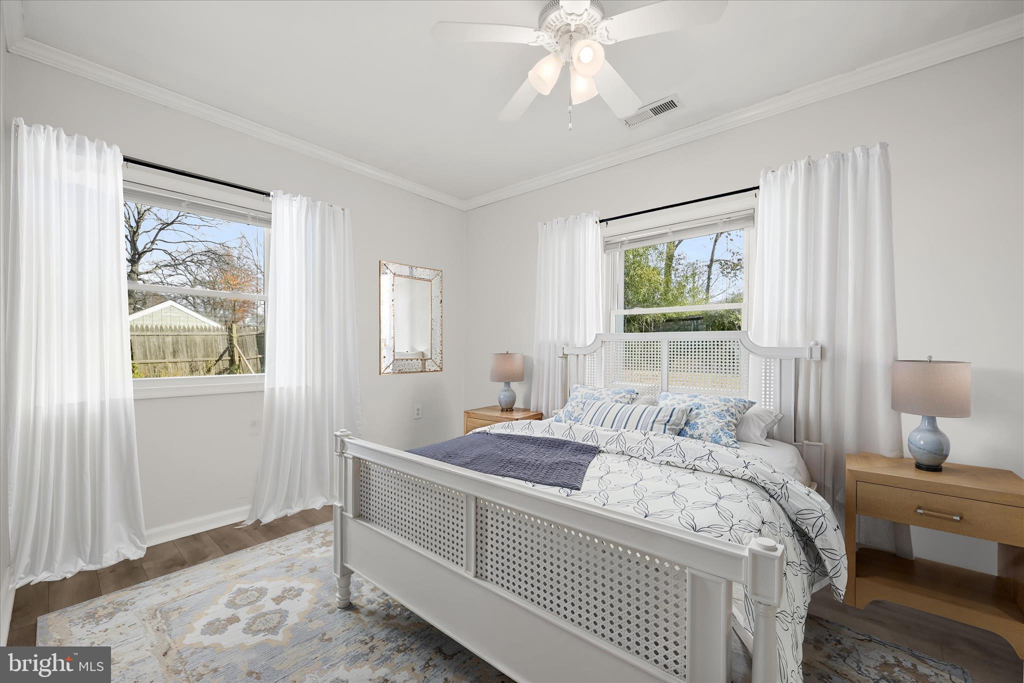 WOODLAND BEACH - Residential