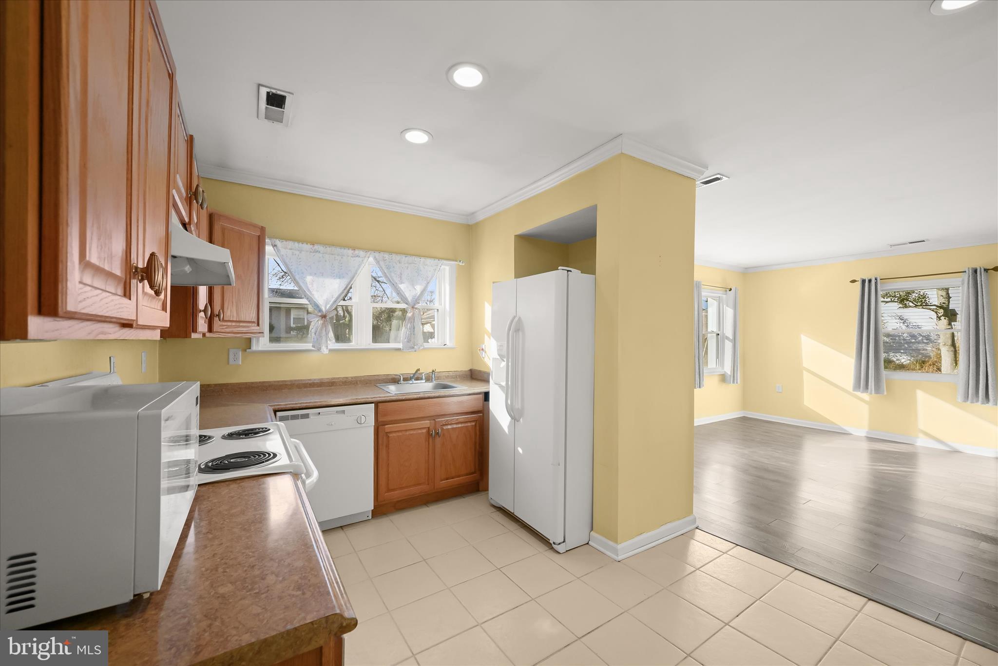 WOODLAND BEACH - Residential