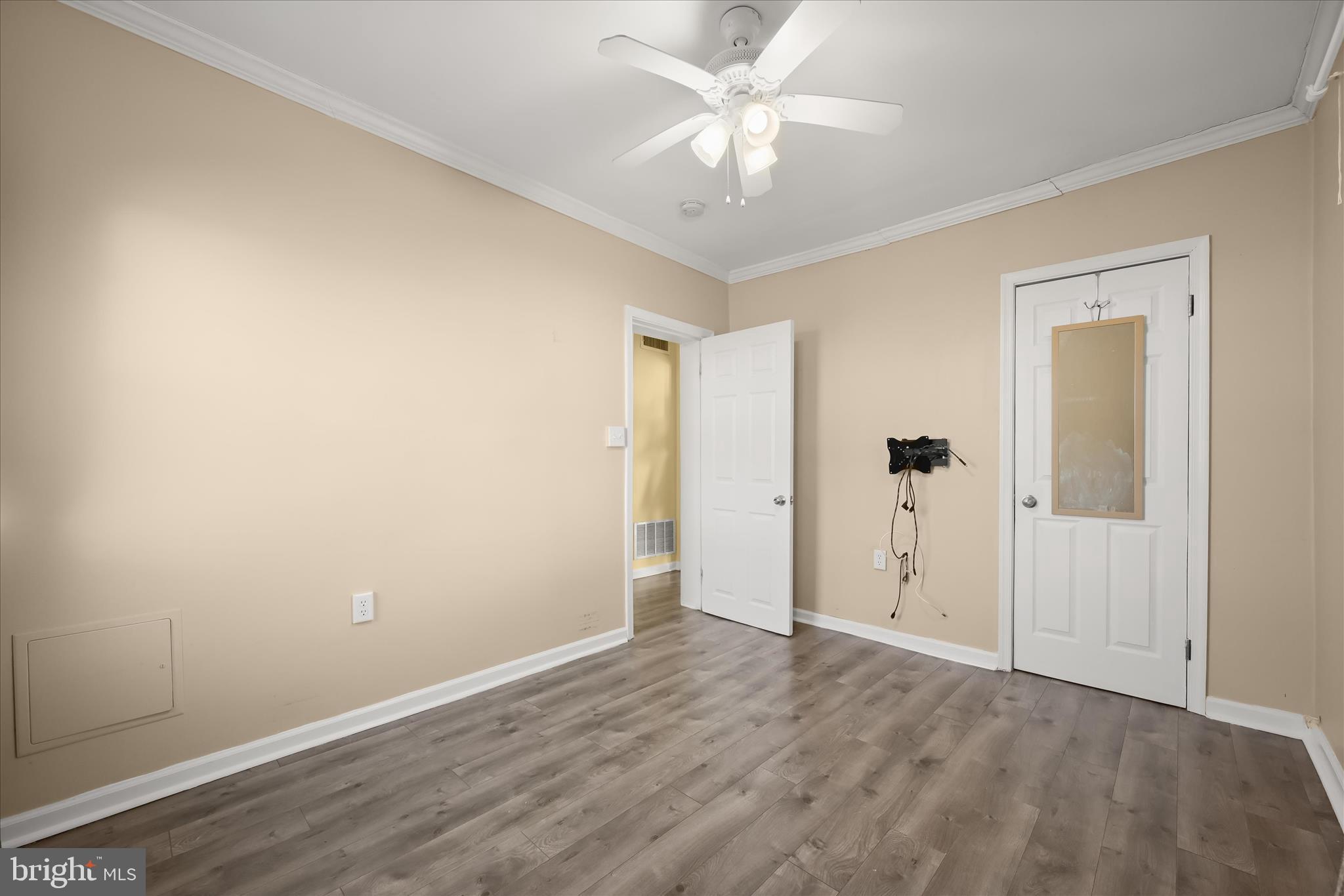 WOODLAND BEACH - Residential