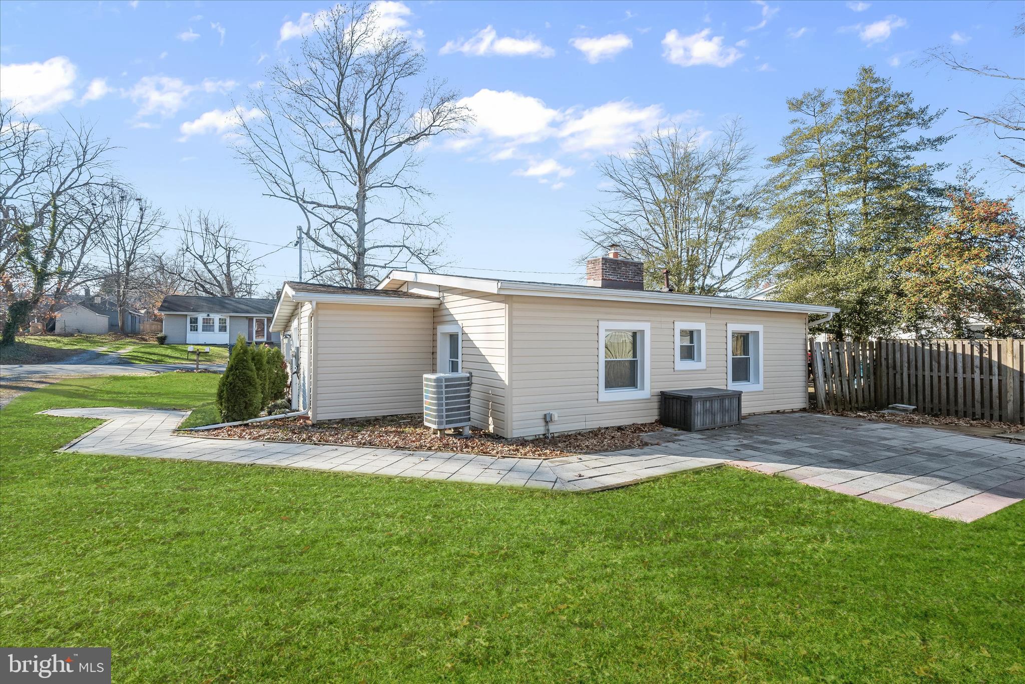 WOODLAND BEACH - Residential