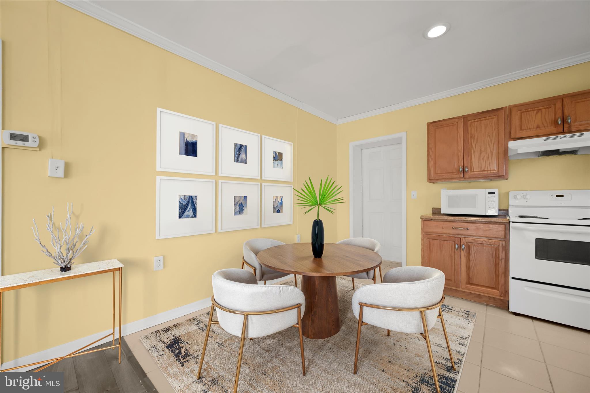 WOODLAND BEACH - Residential