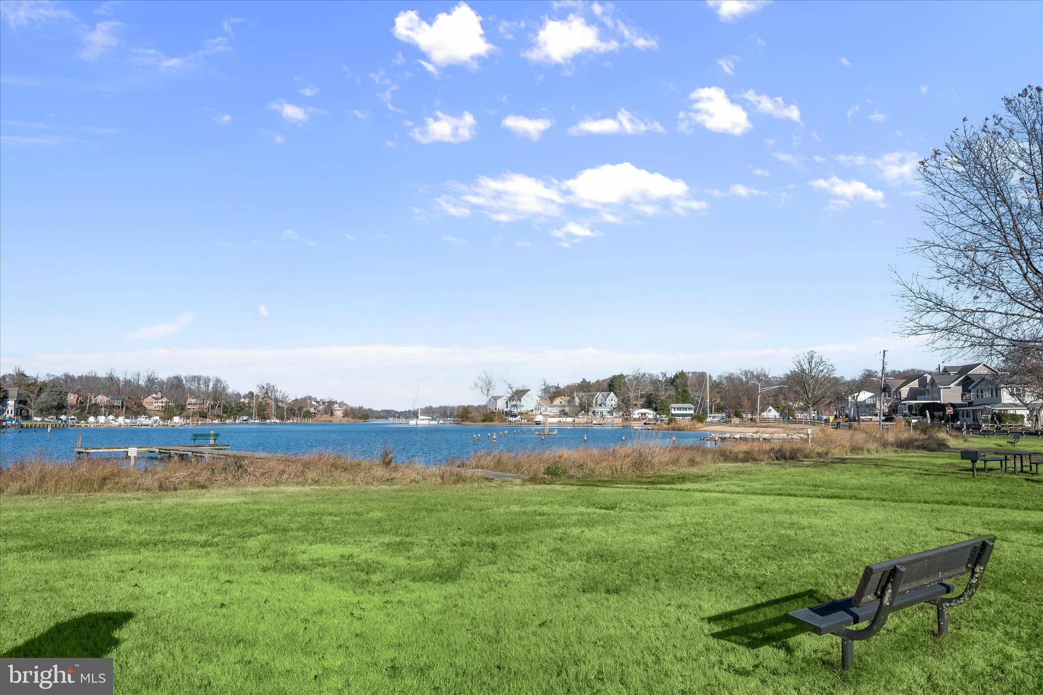 WOODLAND BEACH - Residential