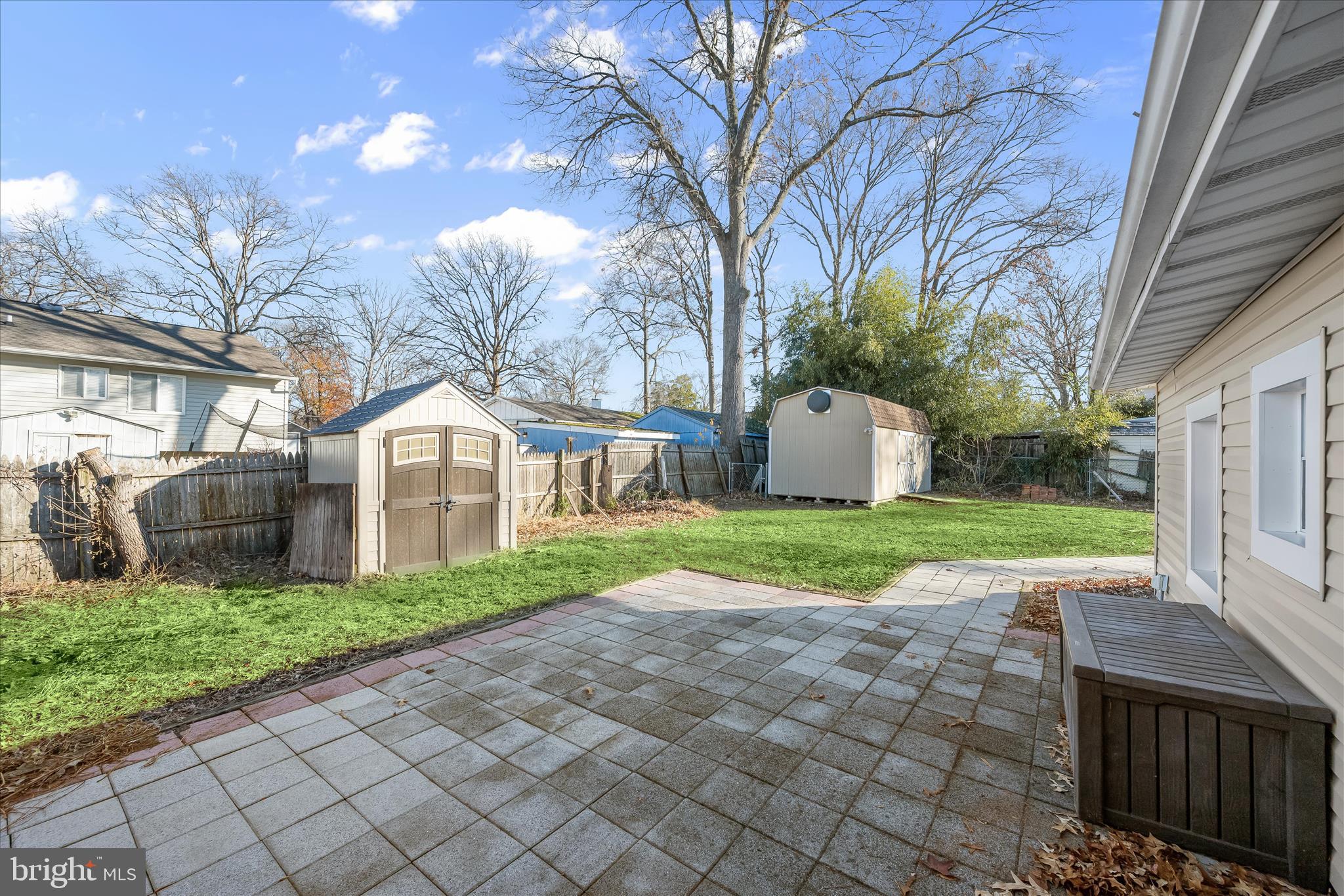 WOODLAND BEACH - Residential