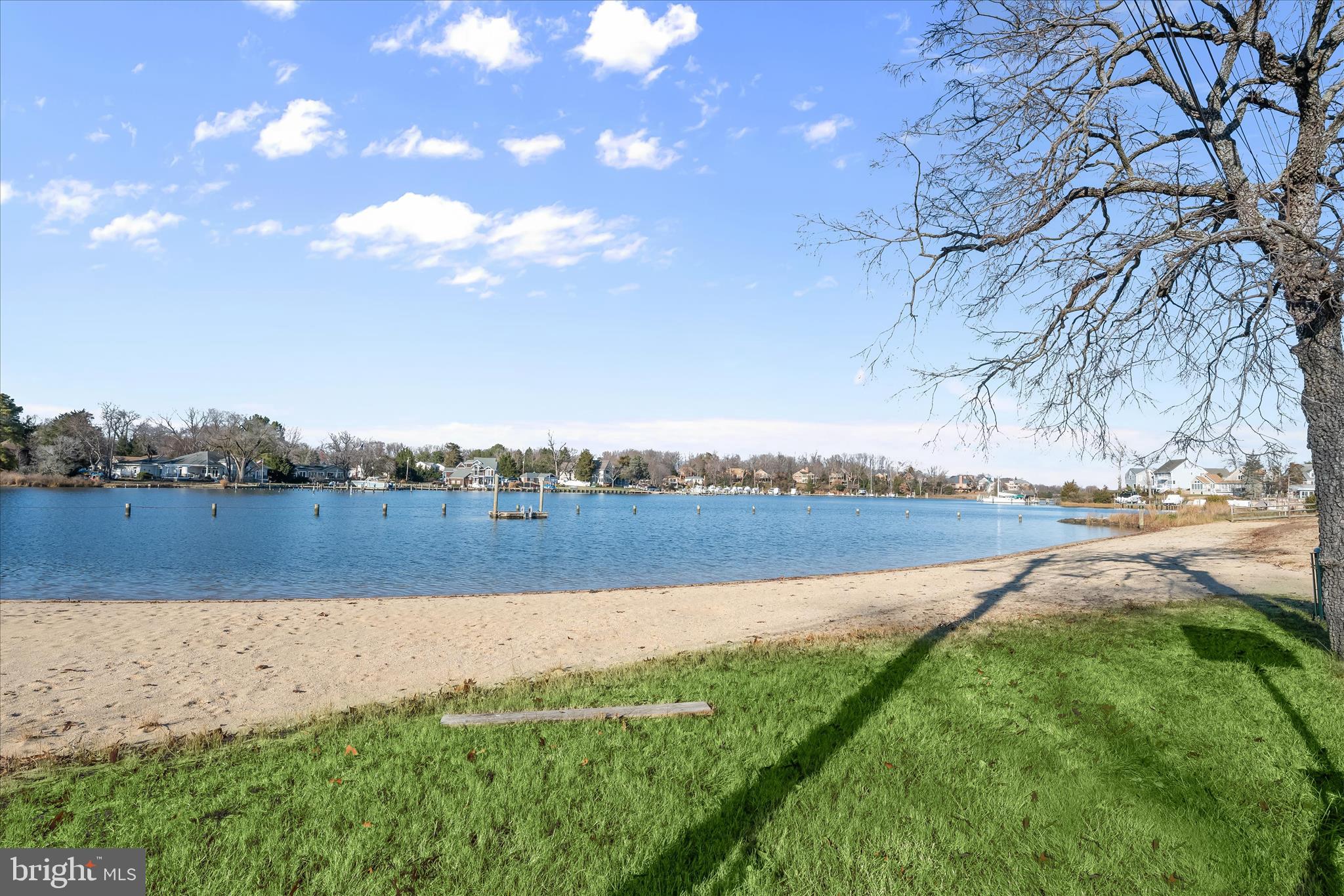 WOODLAND BEACH - Residential